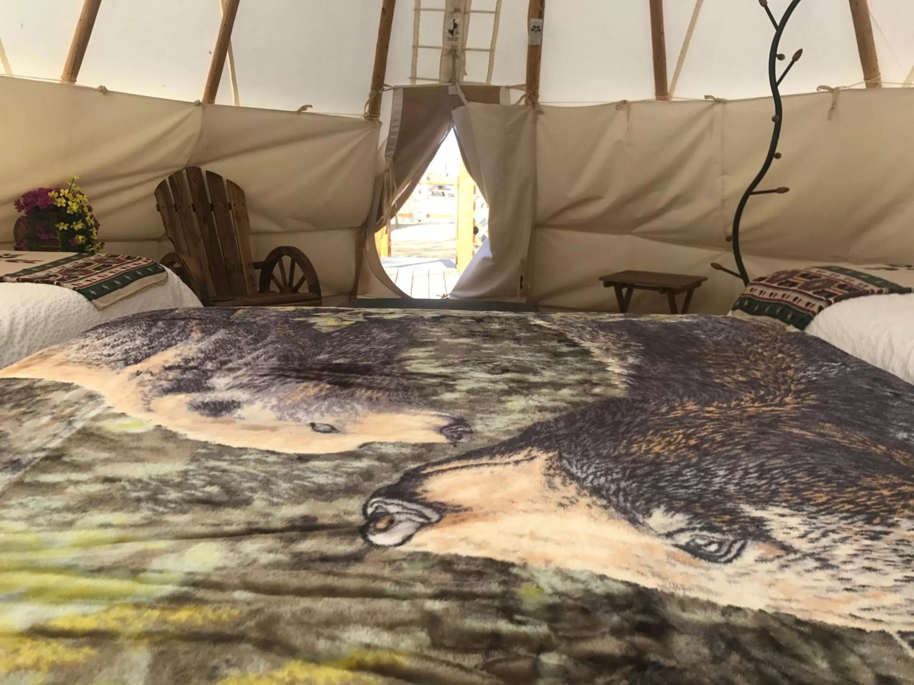 Bed in Olancha RV Park and Motel