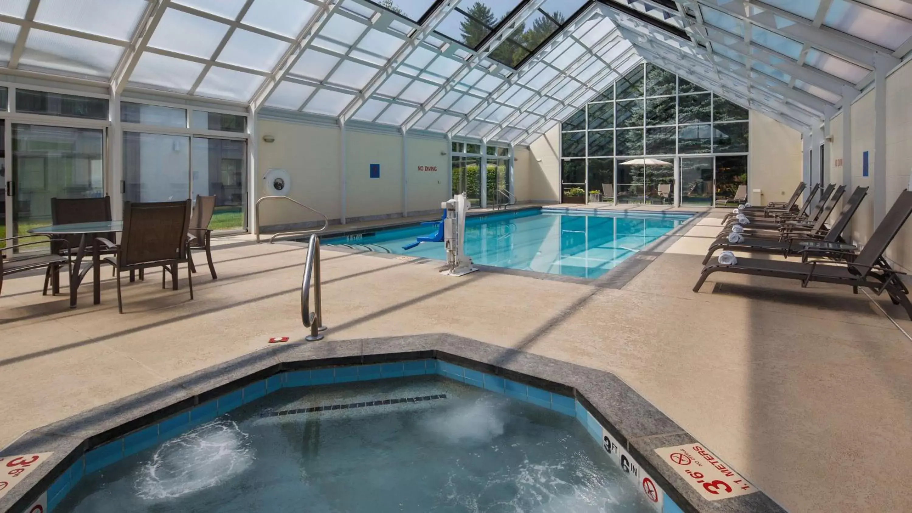 Pool view, Swimming Pool in Best Western Plus Waterbury - Stowe