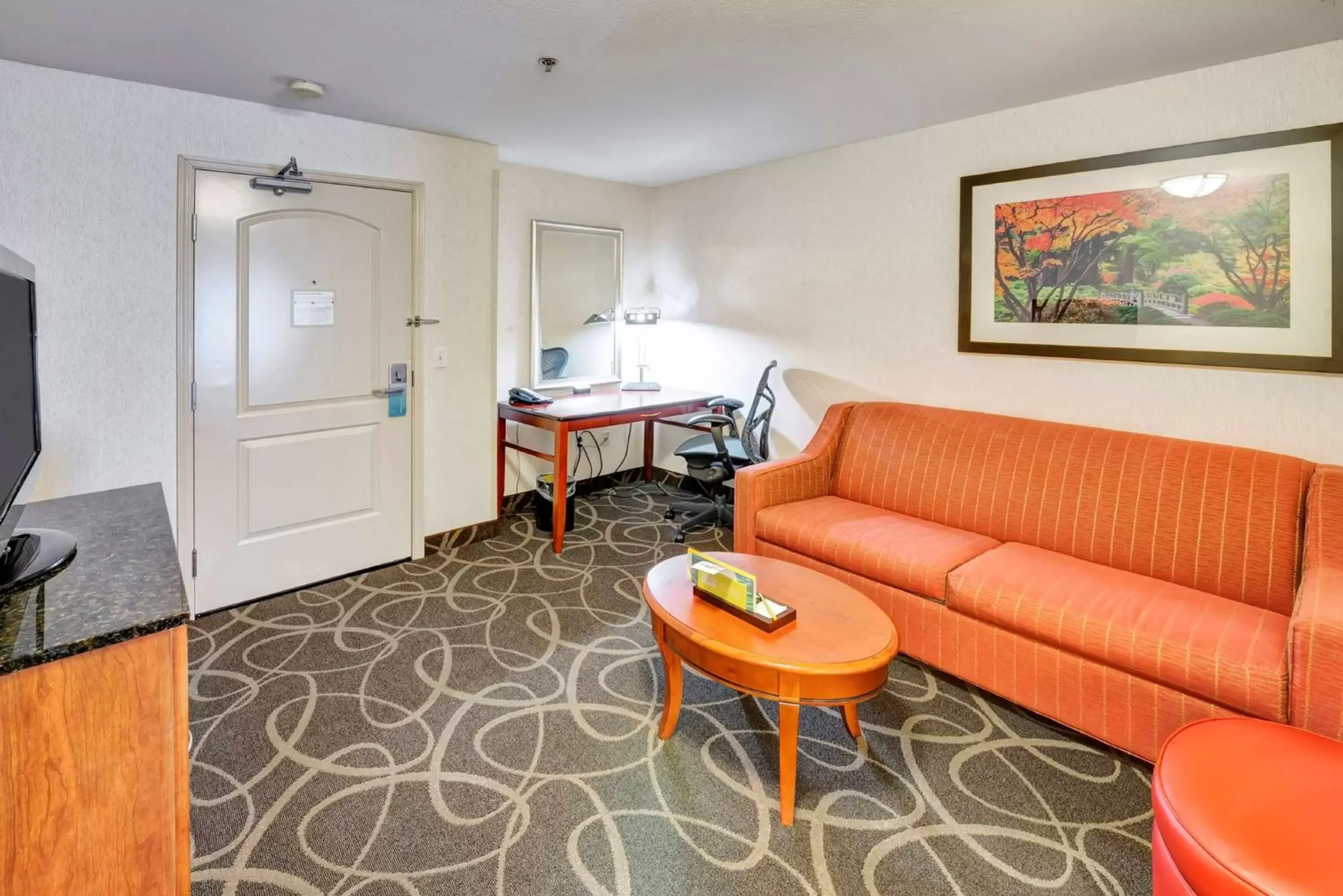 Bedroom, Seating Area in Hilton Garden Inn Portland Airport