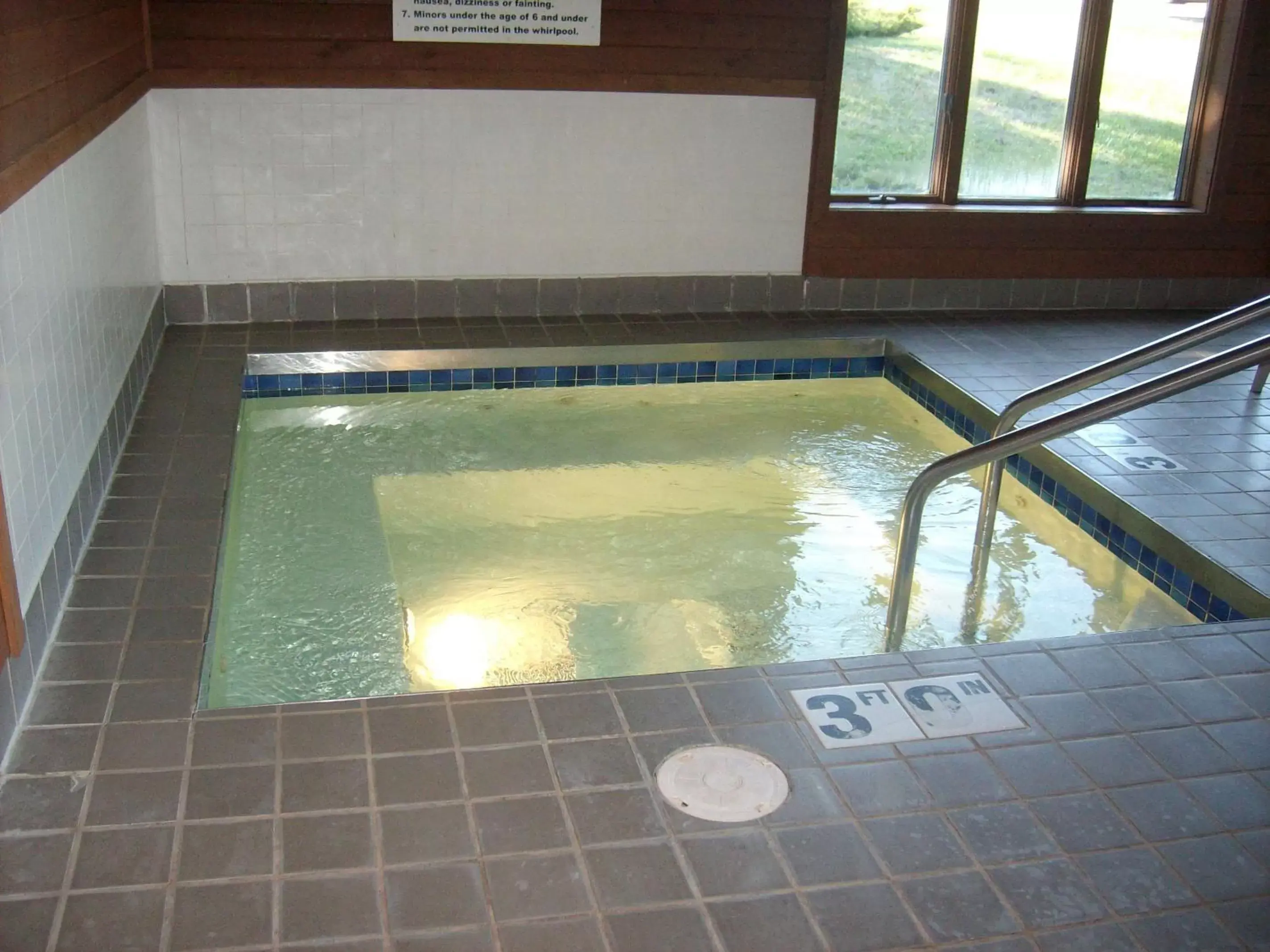 Hot Tub, Swimming Pool in Best Western Maritime Inn
