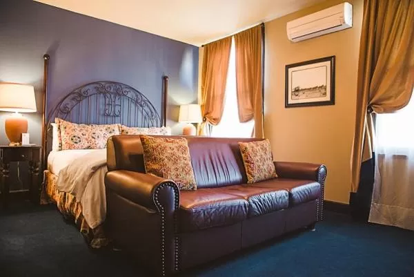 Bed in The Holland Hotel