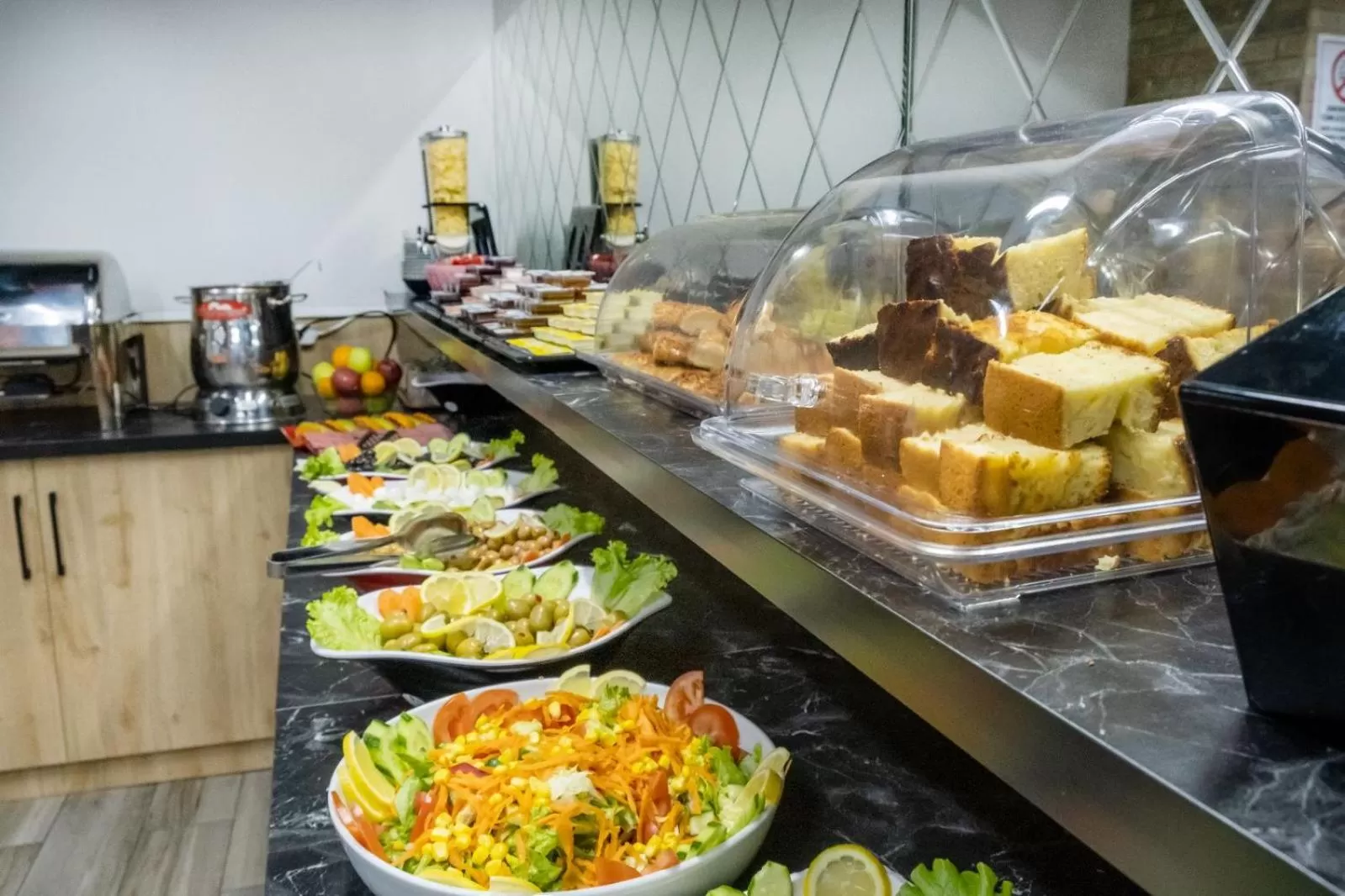 Food and drinks in The Queen Hotel