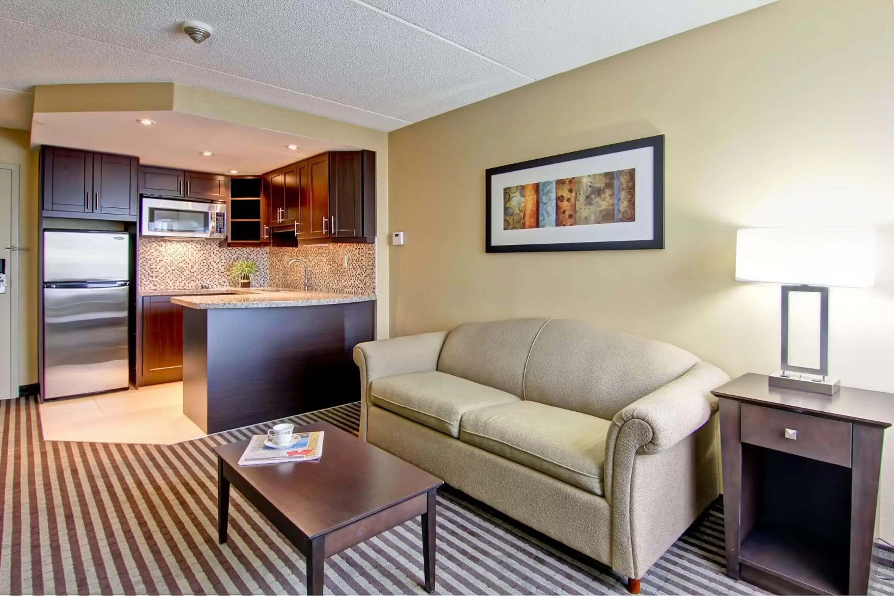 Living room, Seating Area in Best Western Plus Toronto North York Hotel & Suites