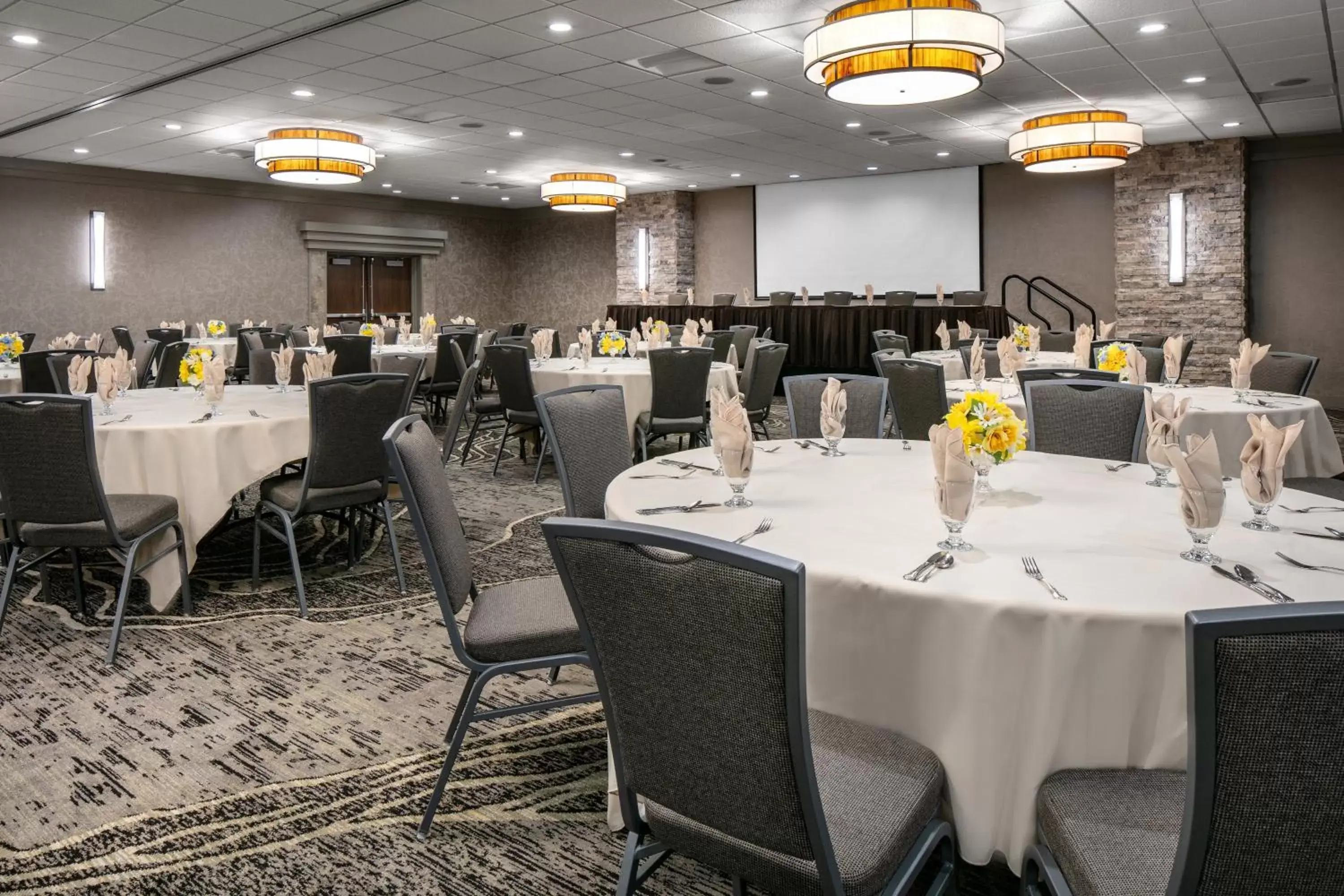 Banquet/Function facilities, Restaurant/Places to Eat in Holiday Inn Hotel & Suites Des Moines-Northwest, an IHG Hotel