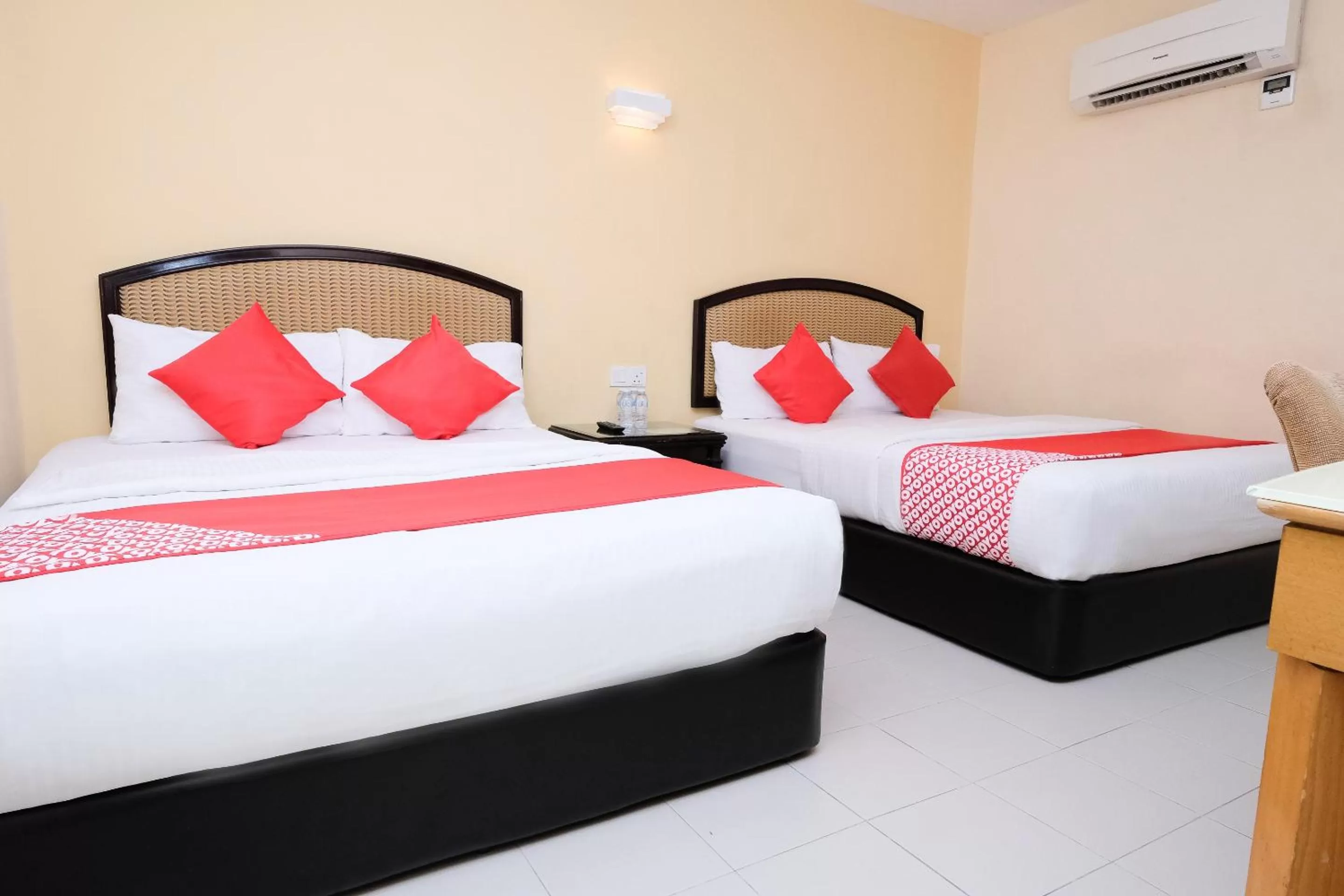 Bedroom in Super OYO 635 Seven Days Hotel