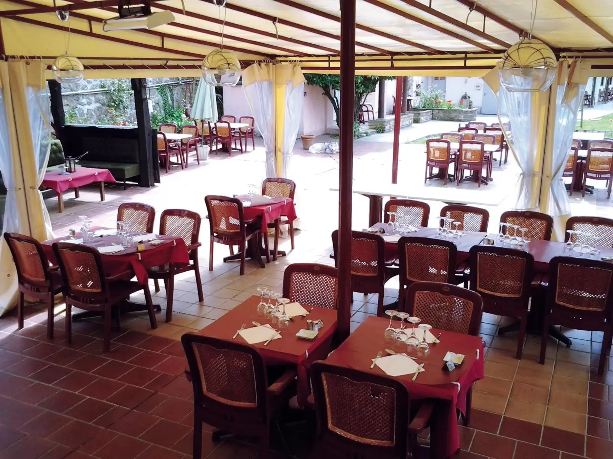 Property building, Restaurant/Places to Eat in Logis Hotel Restaurant la Corniche des Cevennes