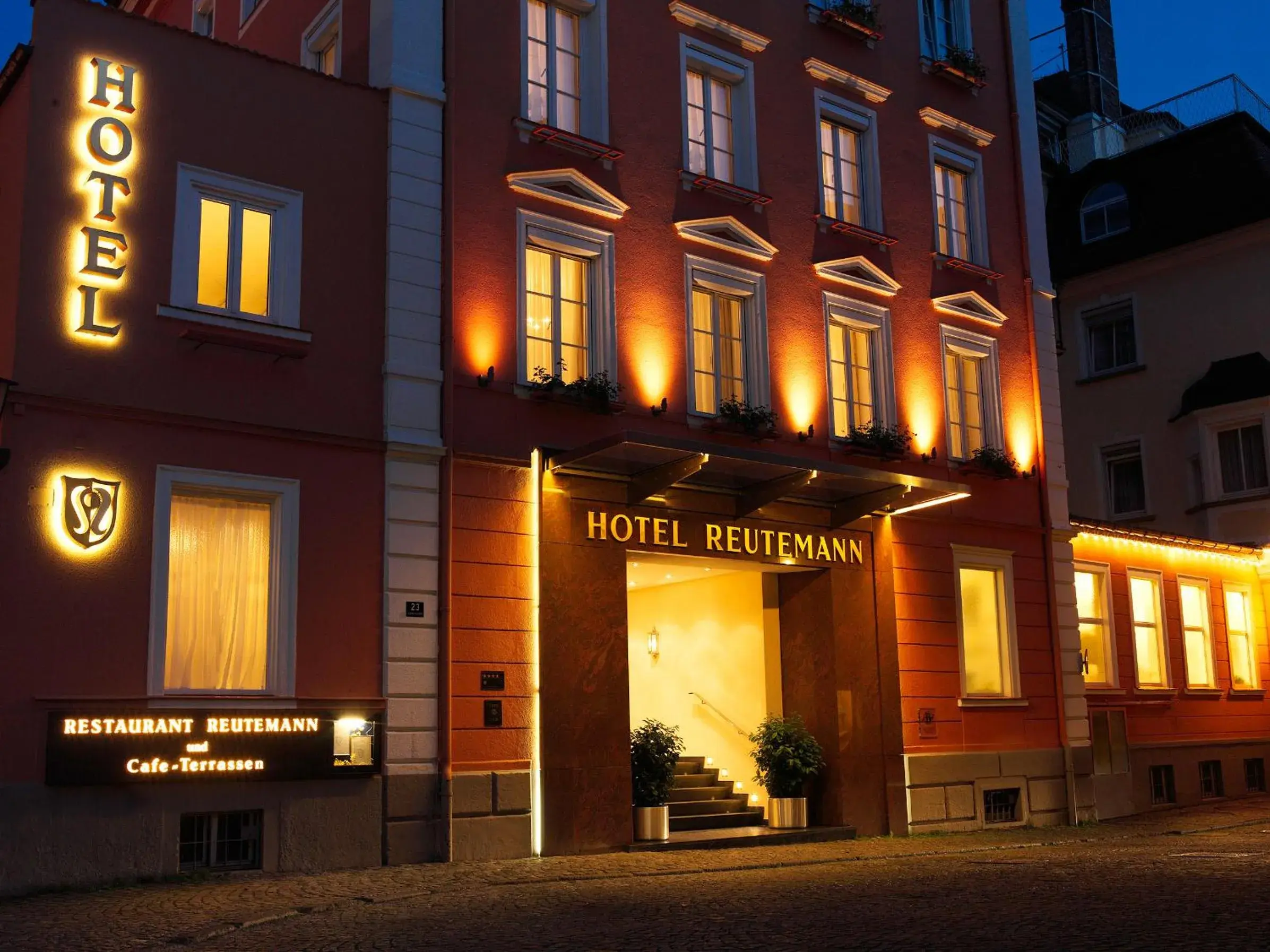 Facade/entrance, Property Building in Hotel Reutemann-Seegarten