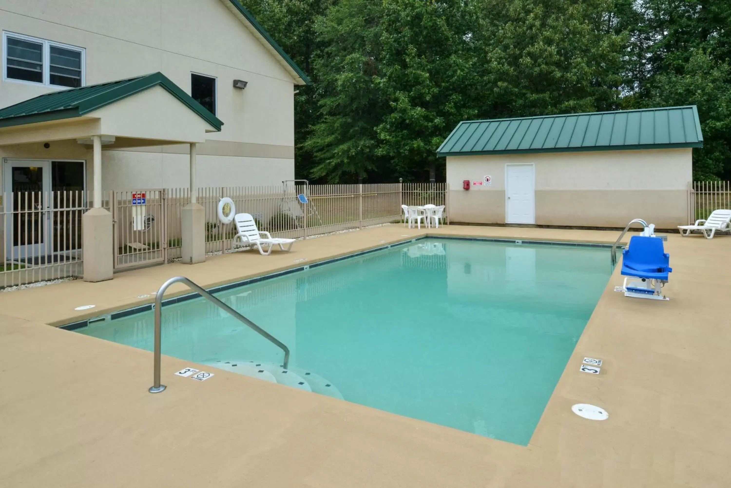 Swimming Pool in Star City Inn & Suites