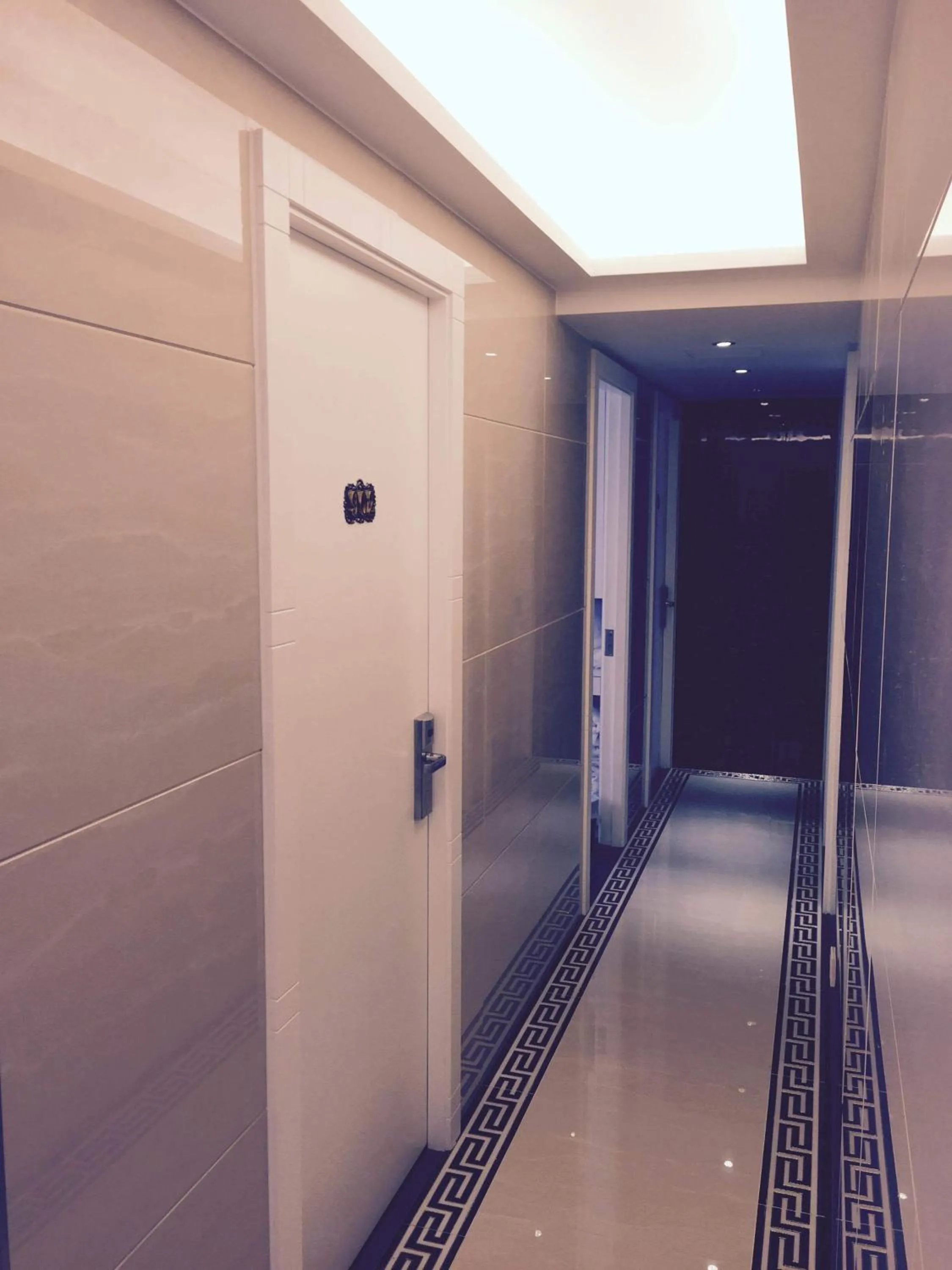 Area and facilities in Seasons Hotel - Causeway Bay