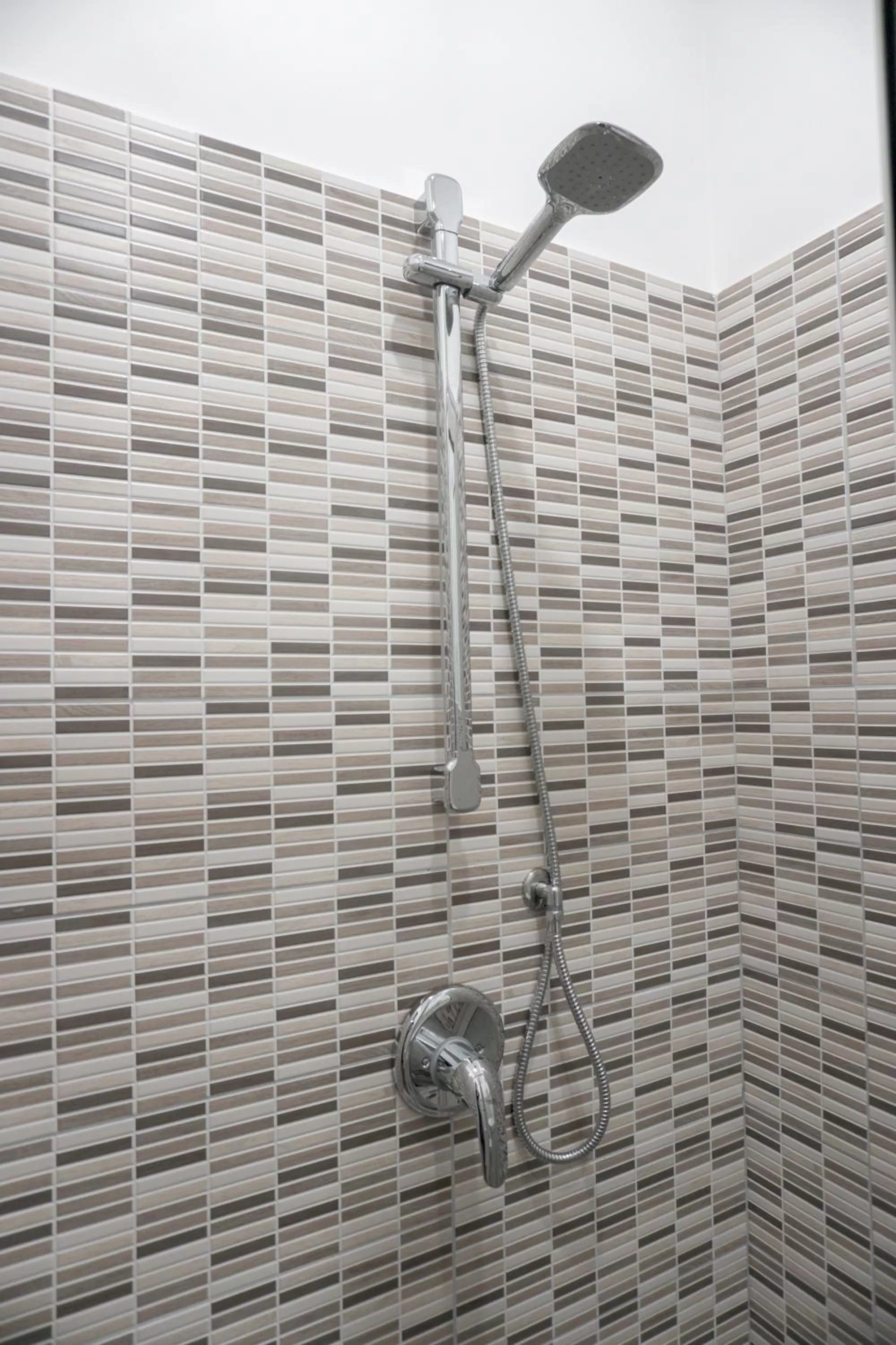 Shower in B&B porta Garibaldi