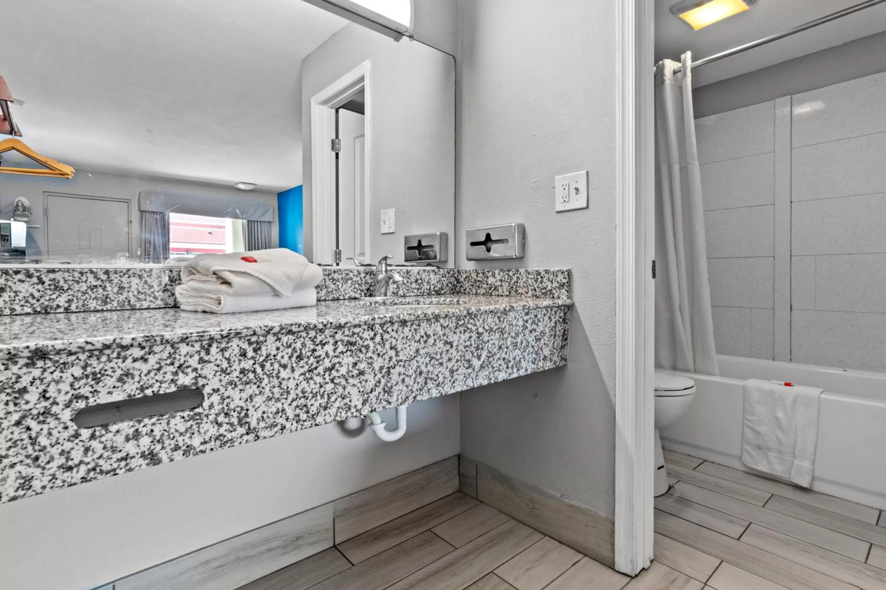 Bath in Econo Lodge Inn & Suites Virginia Beach - Norfolk