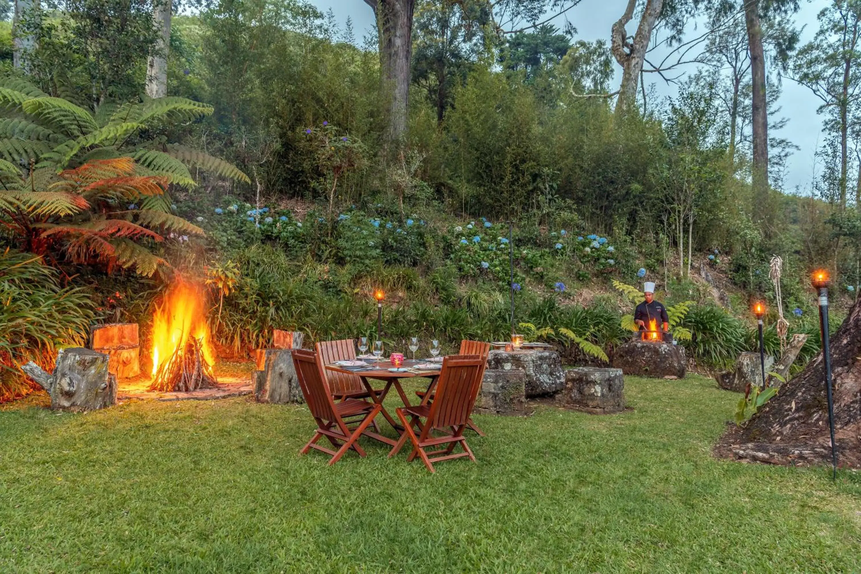 BBQ facilities, Garden in Jetwing Warwick Gardens