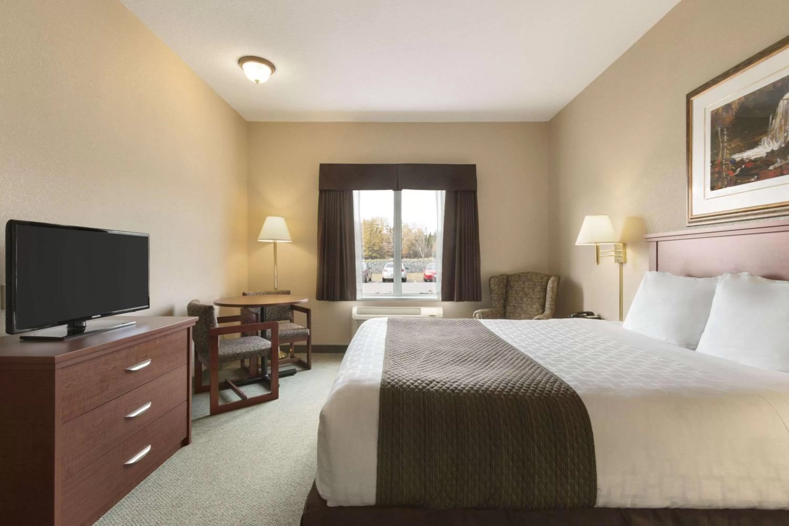 Photo of the whole room, Bed in Days Inn by Wyndham Thunder Bay North