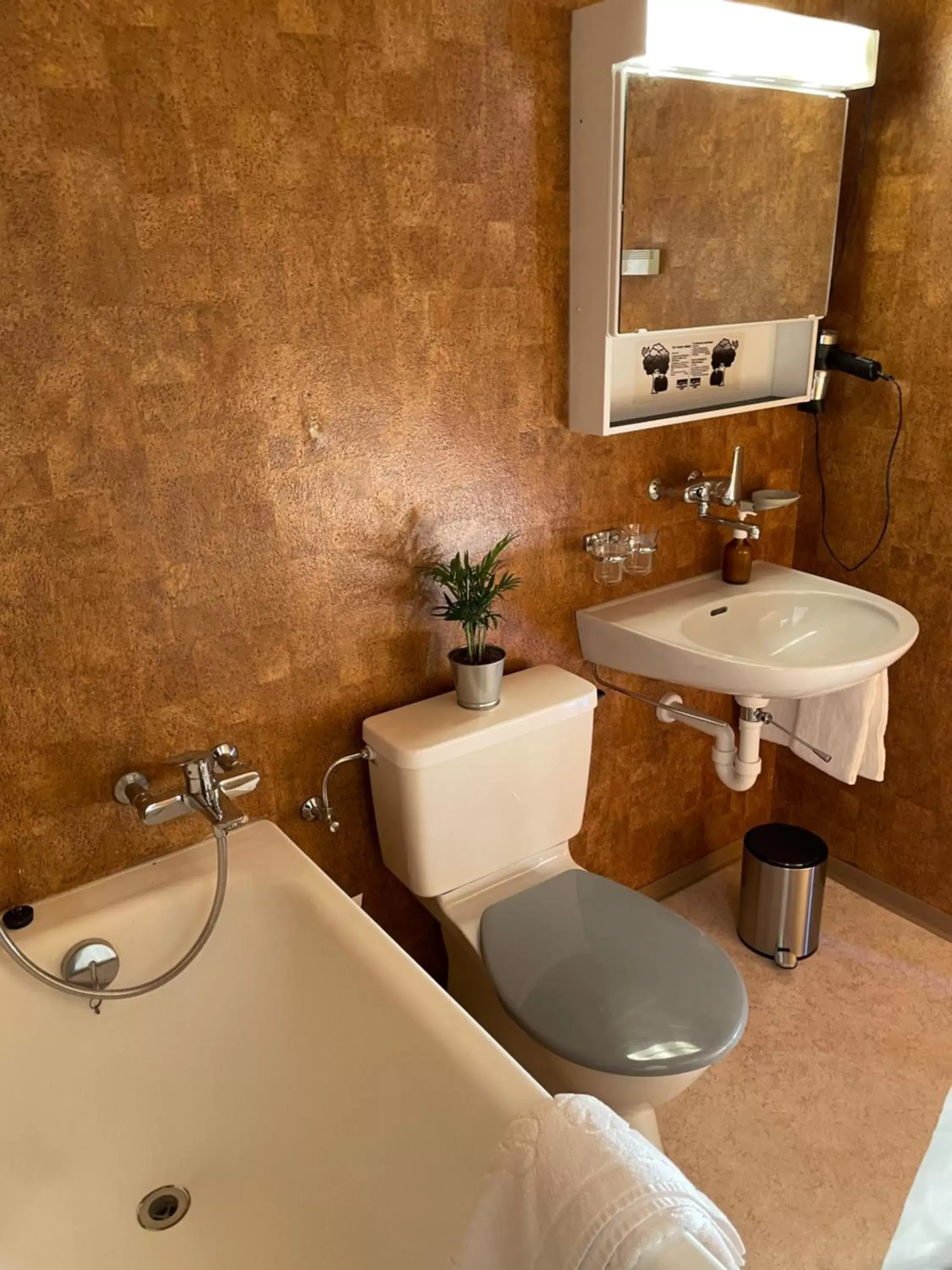 Deluxe Twin Room in Dinh Residence Deluxe Twin Room in Dinh Residence