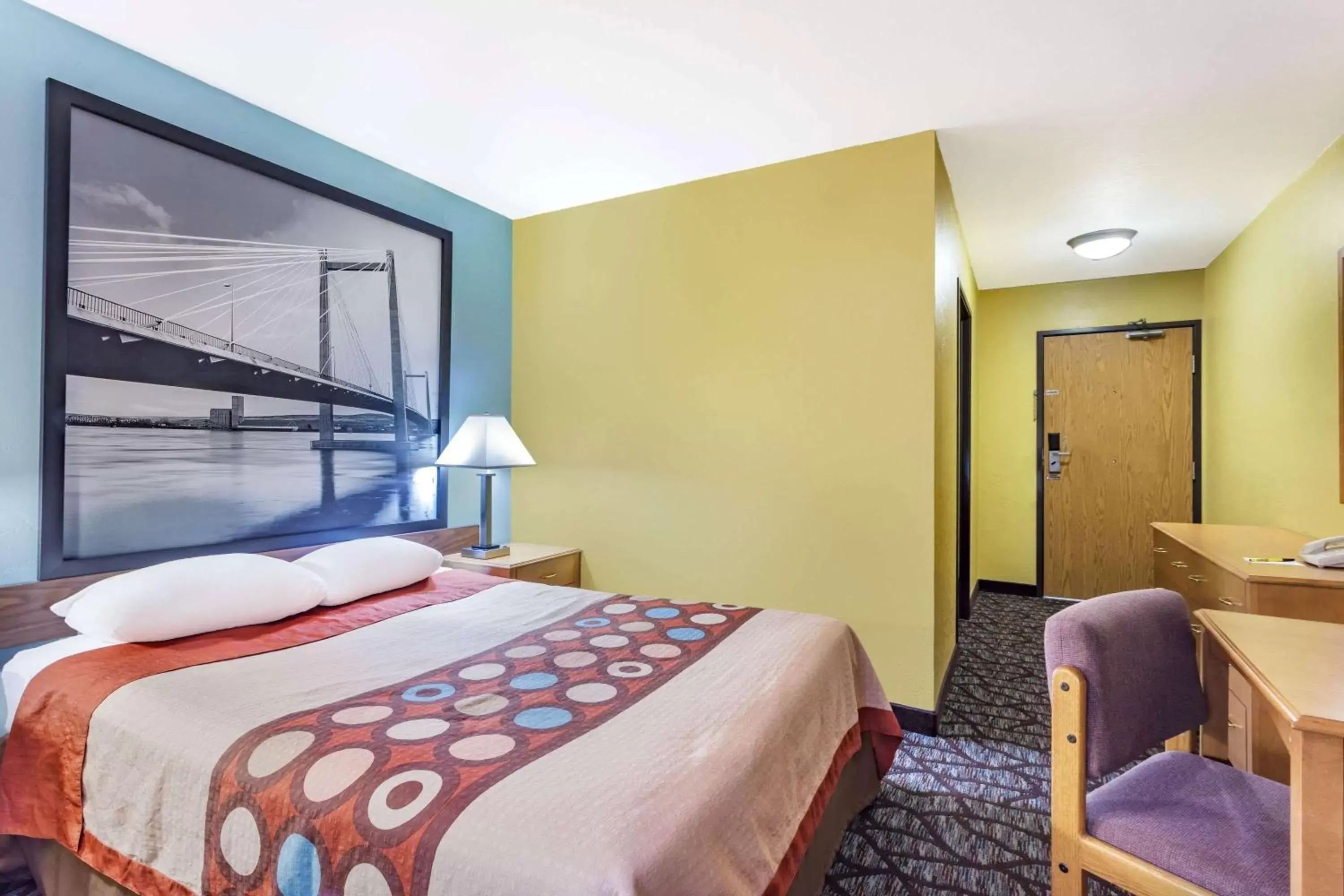 Photo of the whole room, Bed in Super 8 by Wyndham Union Gap Yakima Area