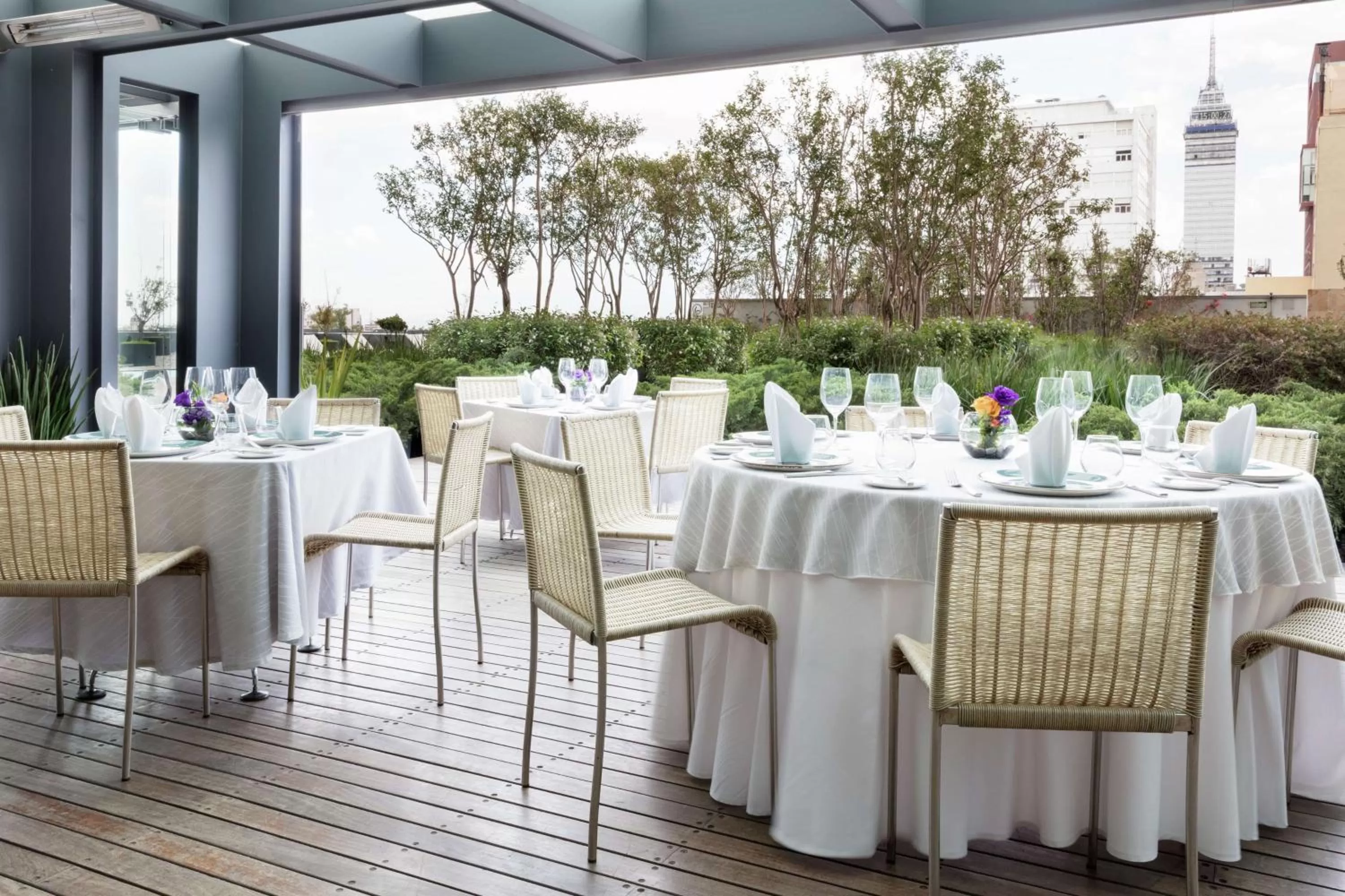 Restaurant/places to eat in Hilton Mexico City Reforma