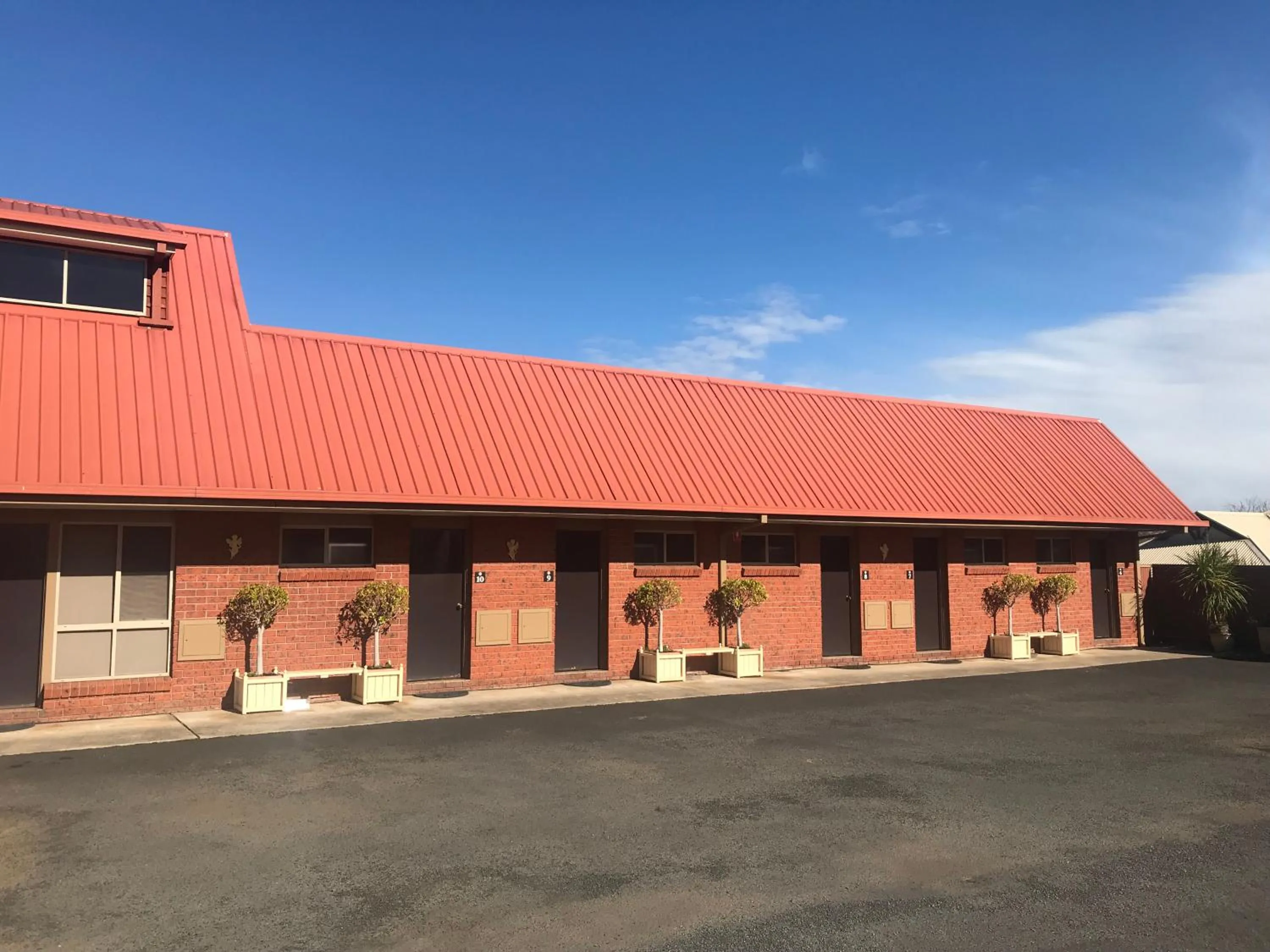 Parking in AAt 28 Goldsmith Motel