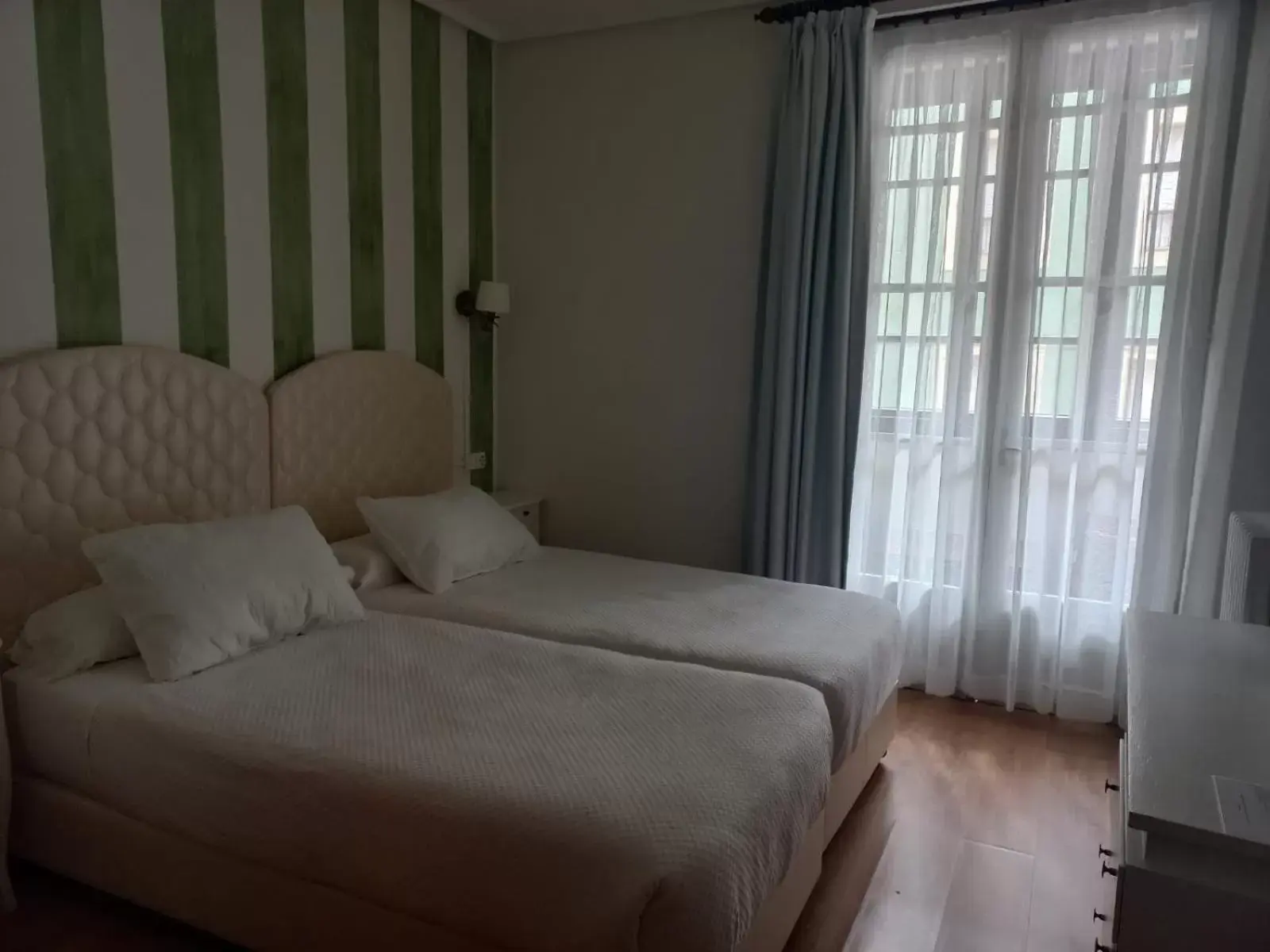 Photo of the whole room, Bed in Marina