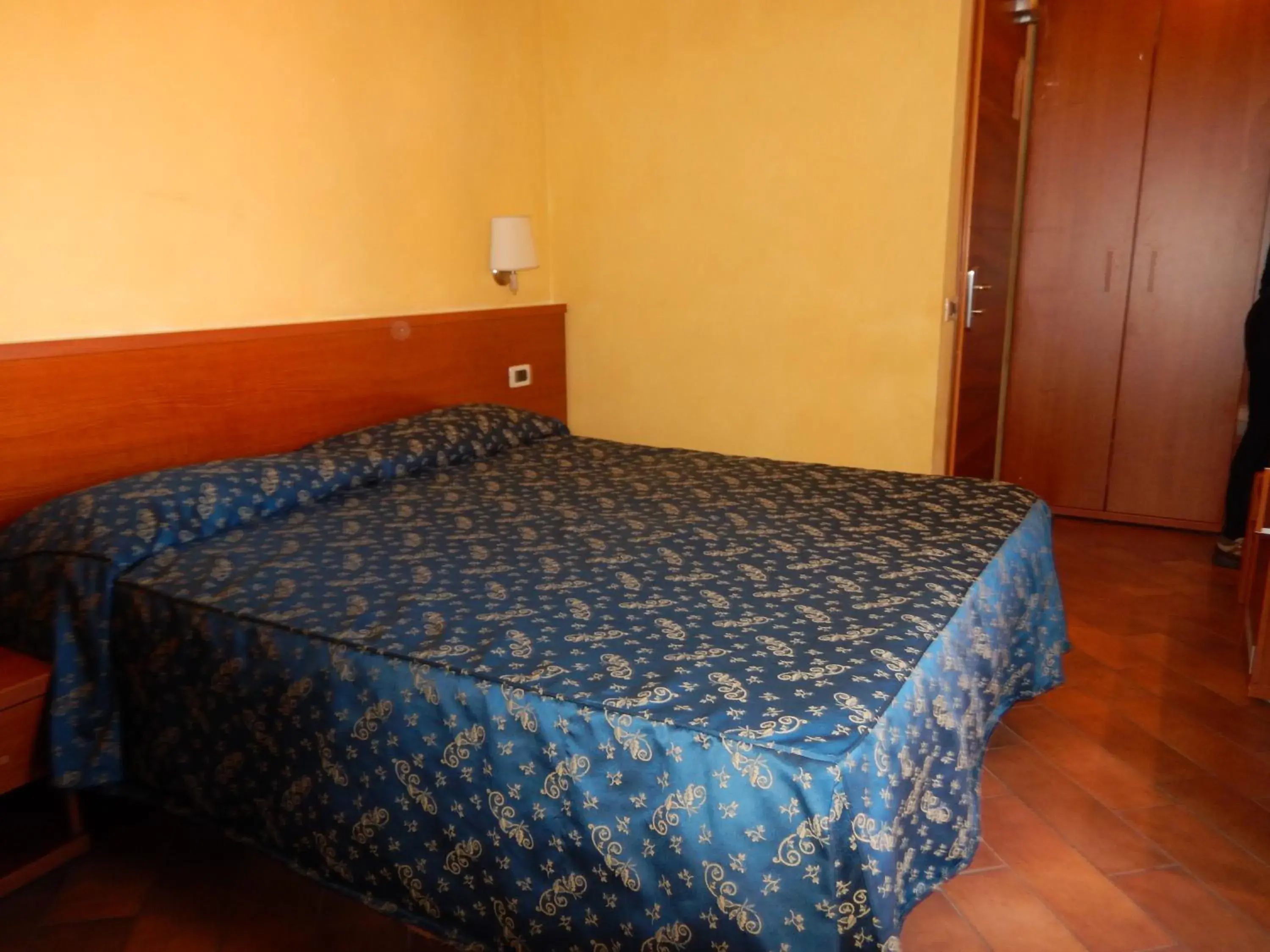 Photo of the whole room, Bed in Albergo Dei Leoni