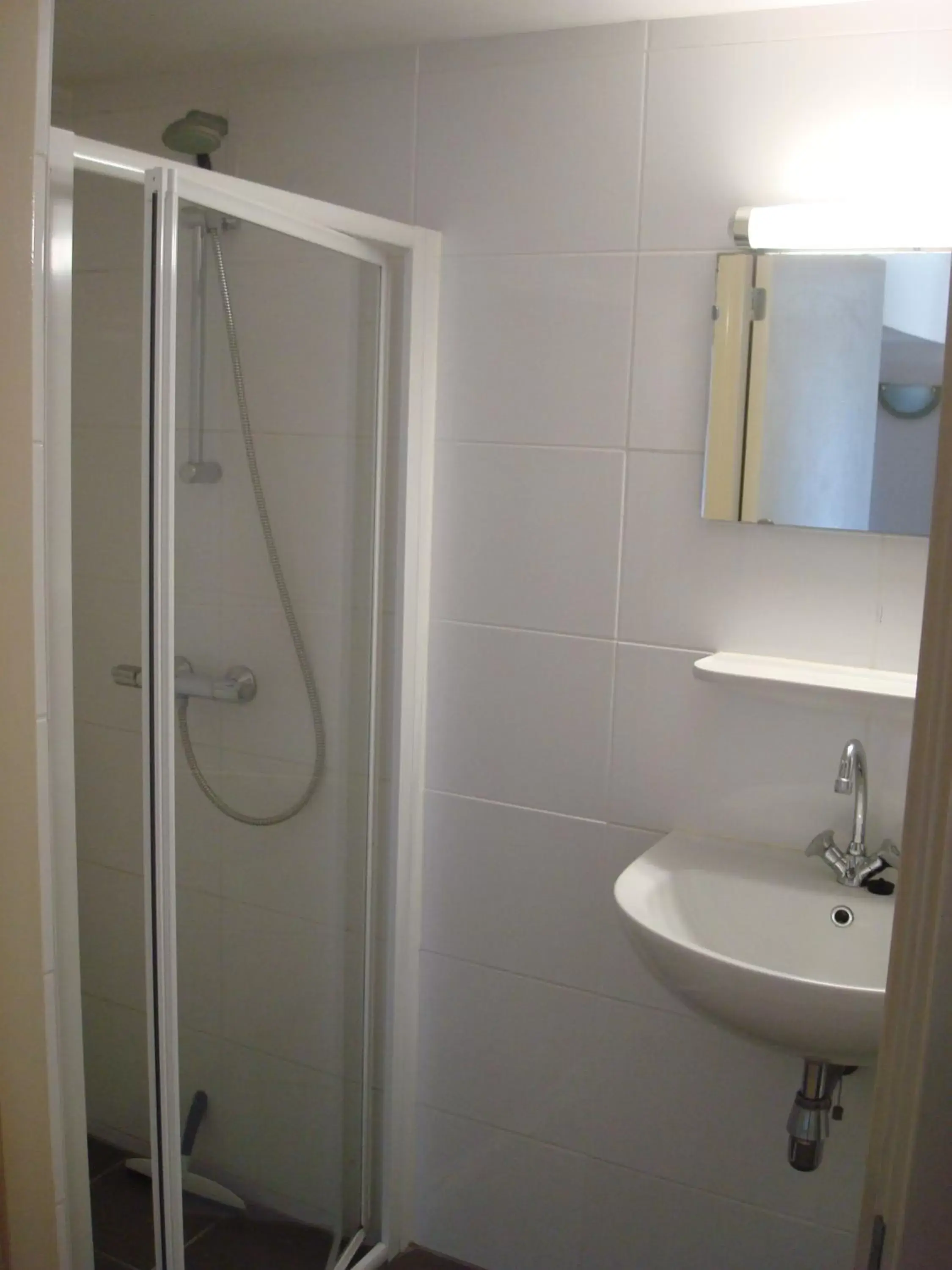 Shower, Bathroom in Hotel Rasch