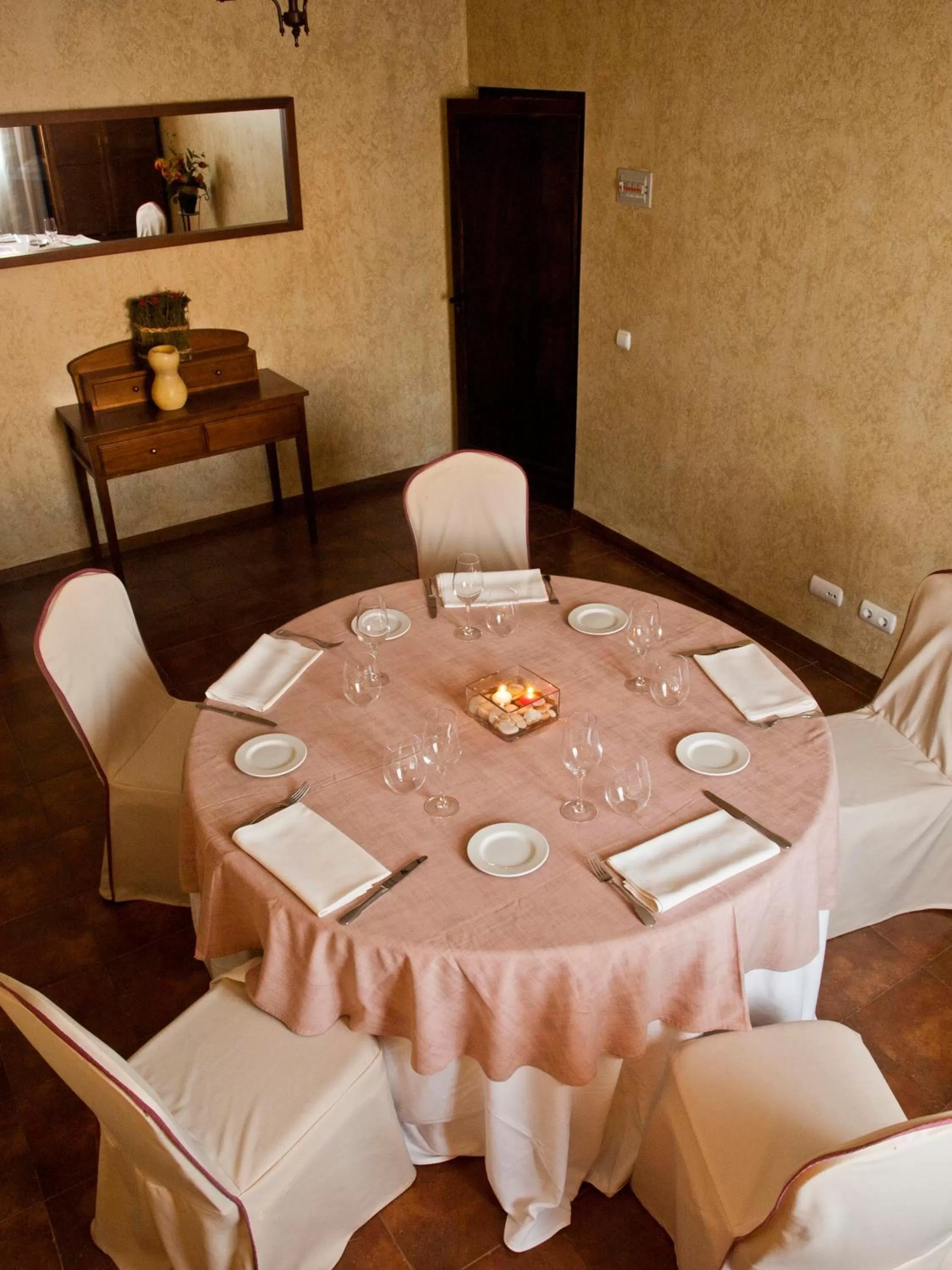 Meeting/conference room in Jardin de la Abadia, Arroyo de la Encomienda