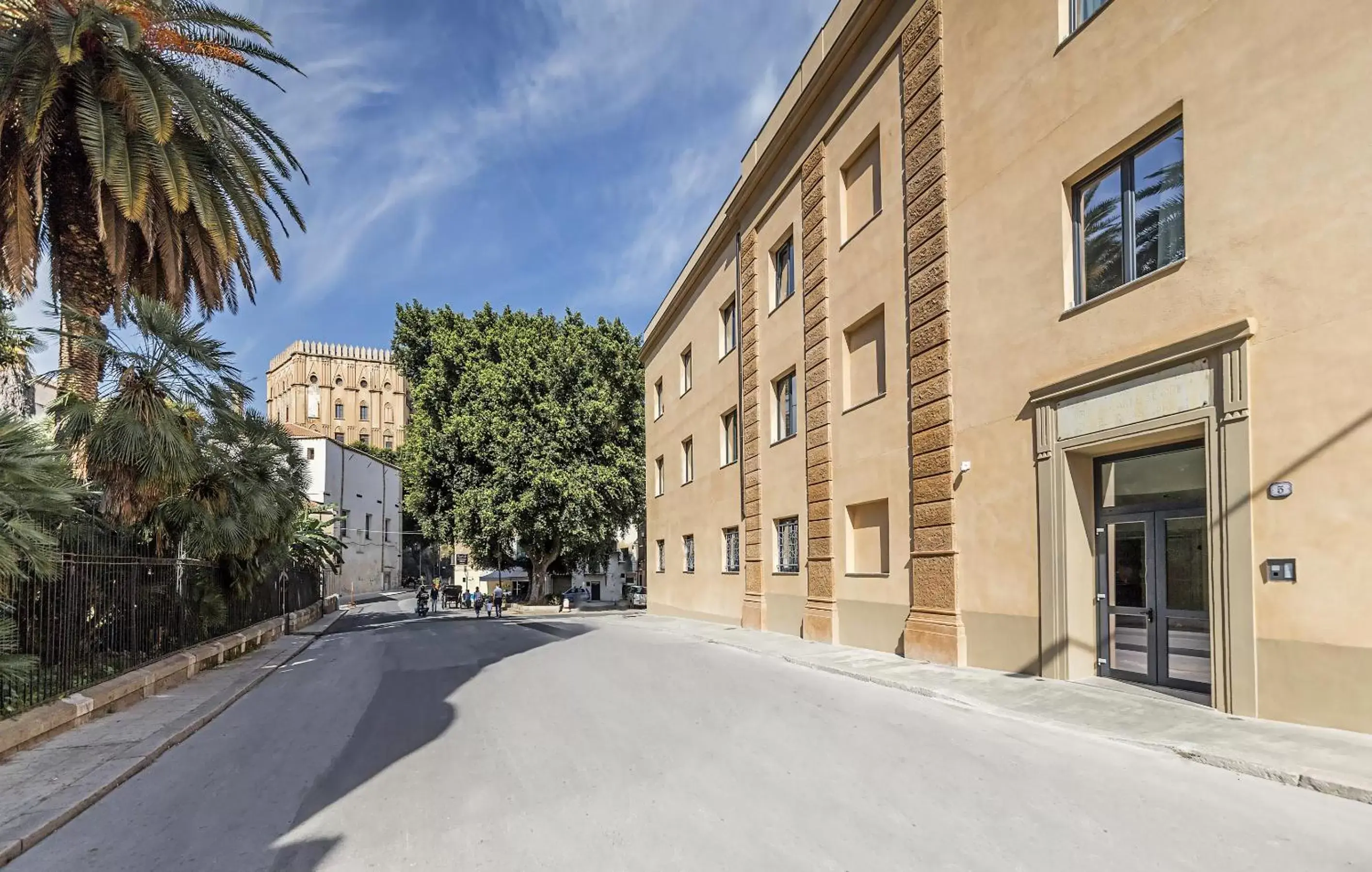 Facade/entrance, Property Building in Camplus Guest Palermo