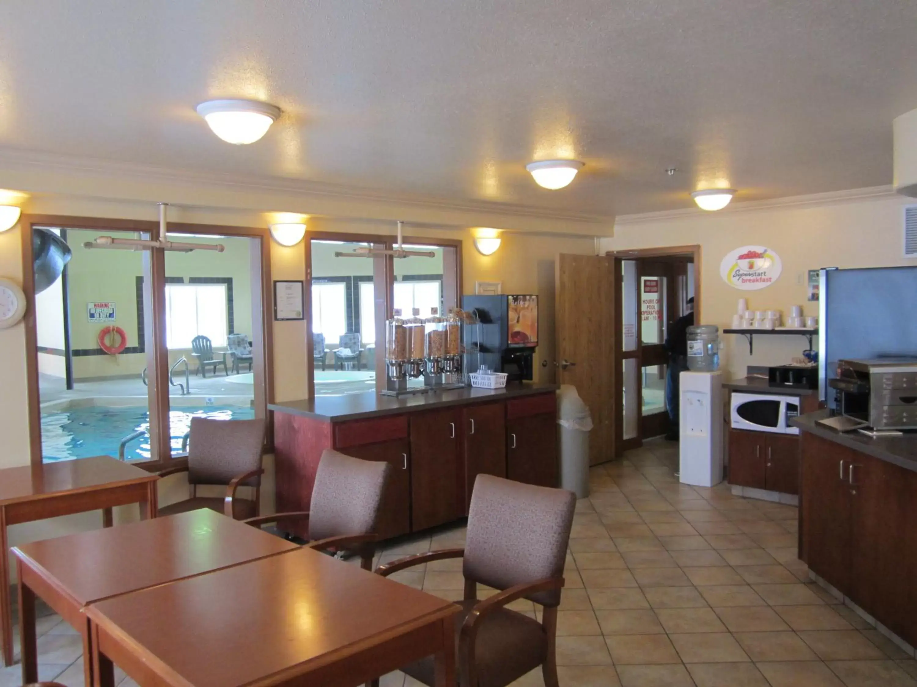 Restaurant/places to eat in Super 8 by Wyndham Fort Nelson BC