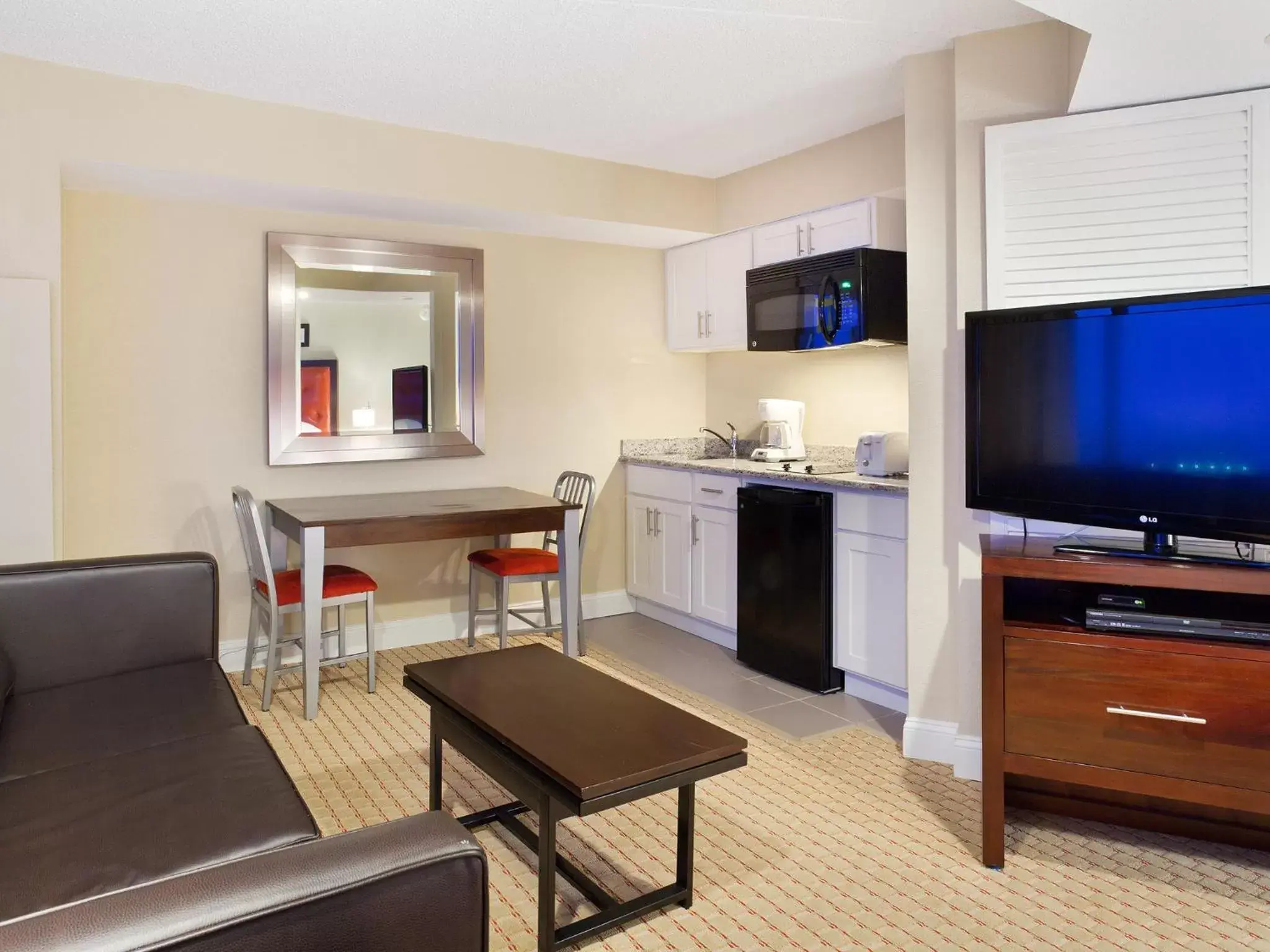 Kitchen or kitchenette, TV/Entertainment Center in Boardwalk Resorts at Atlantic Palace
