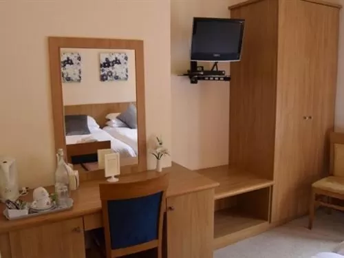 Twin Room with Shower in The George