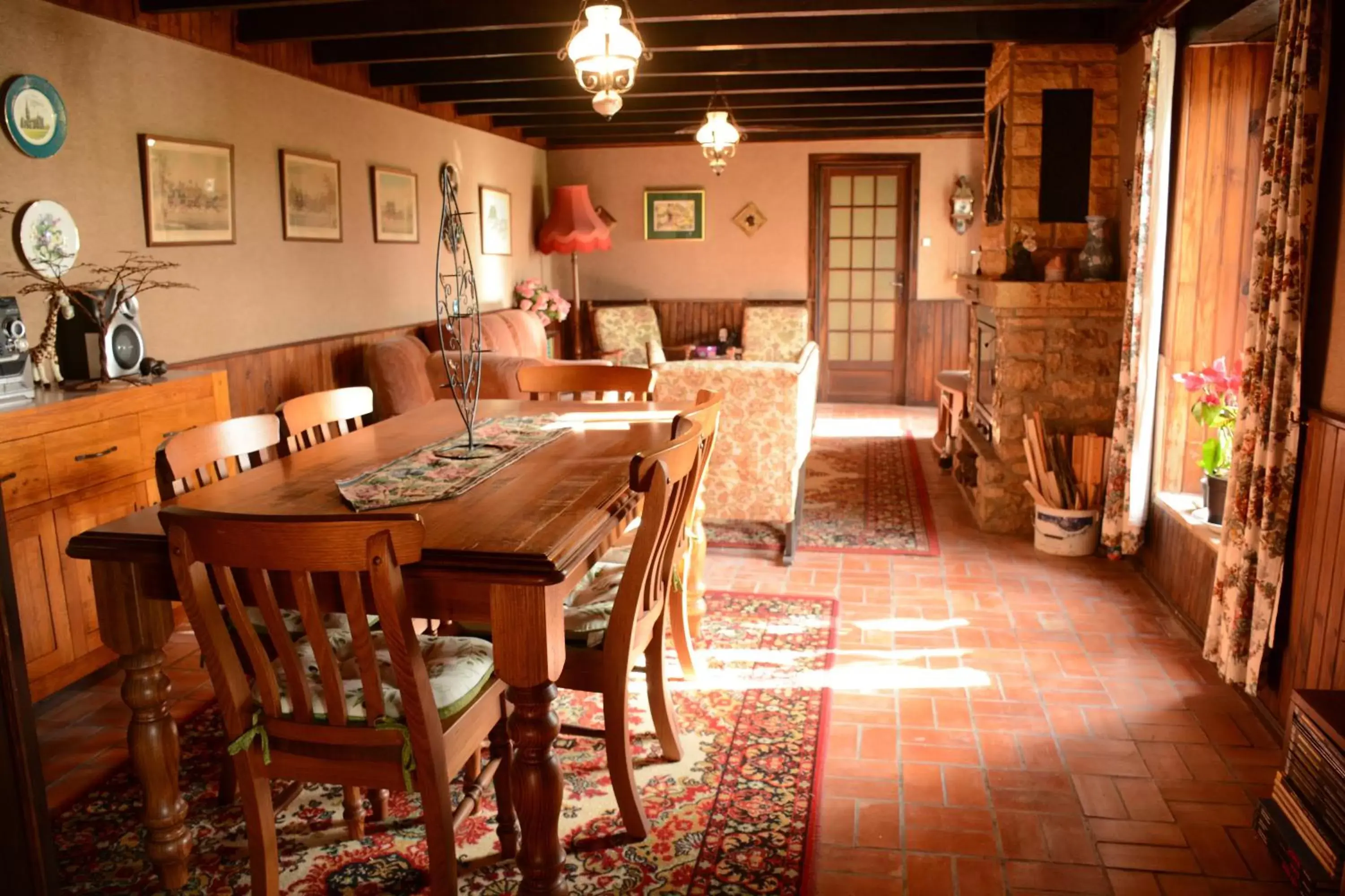 Living room, Restaurant/Places to Eat in Les noyers aulnay