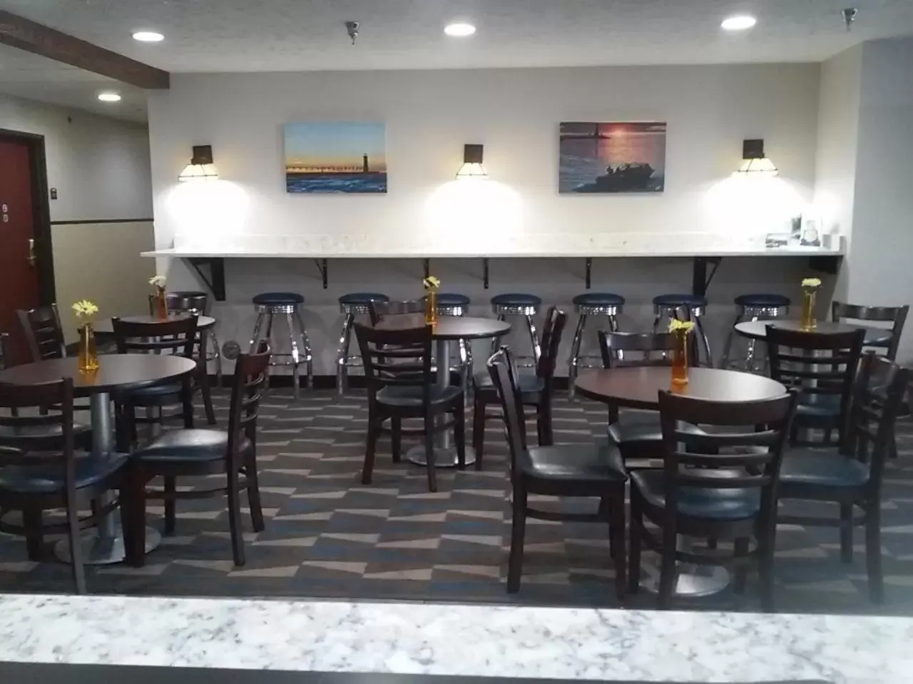 Lobby or reception, Restaurant/Places to Eat in Microtel Inn and Suites Manistee