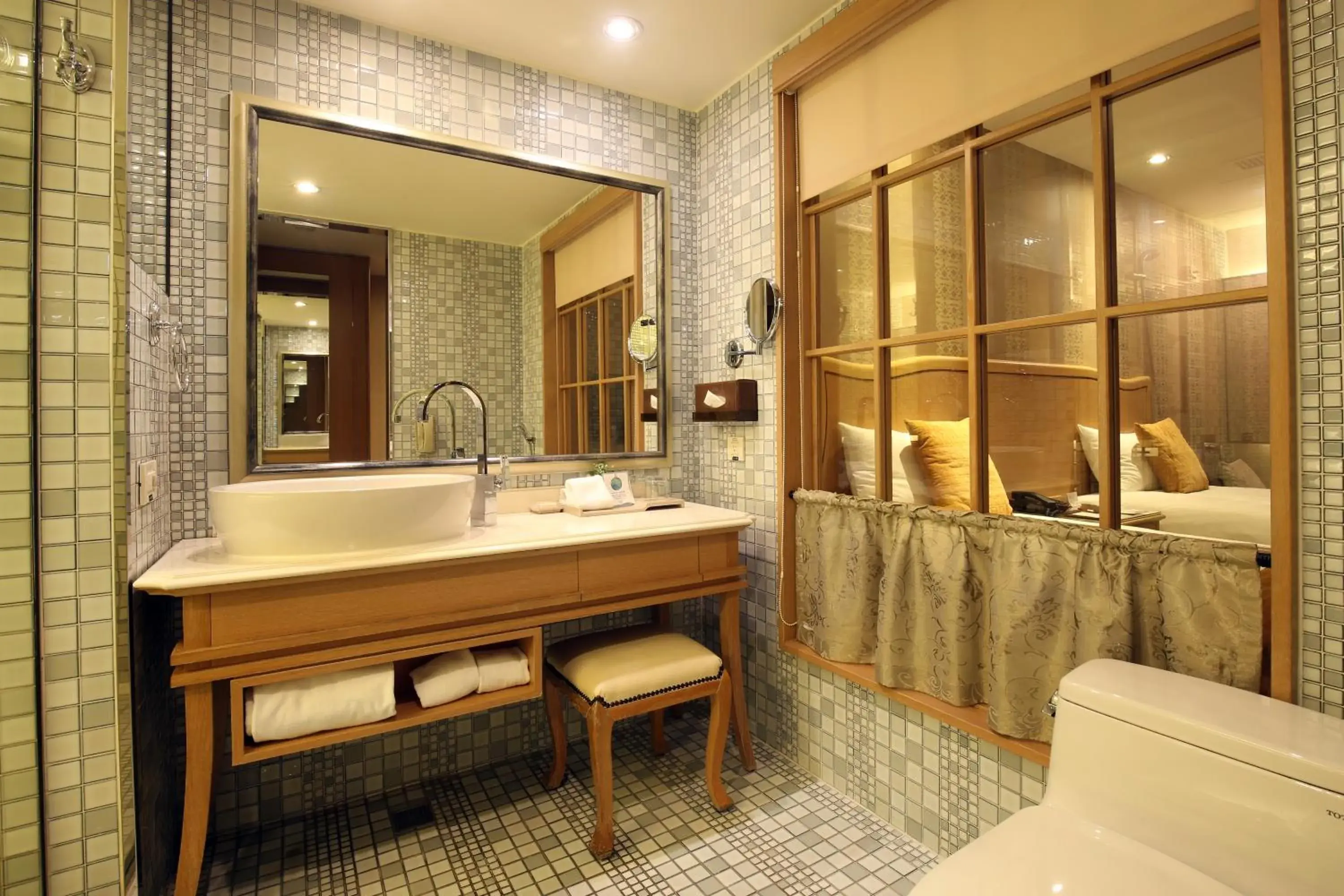 Photo of the whole room, Bathroom in Chateau de Chine Xinzhuang