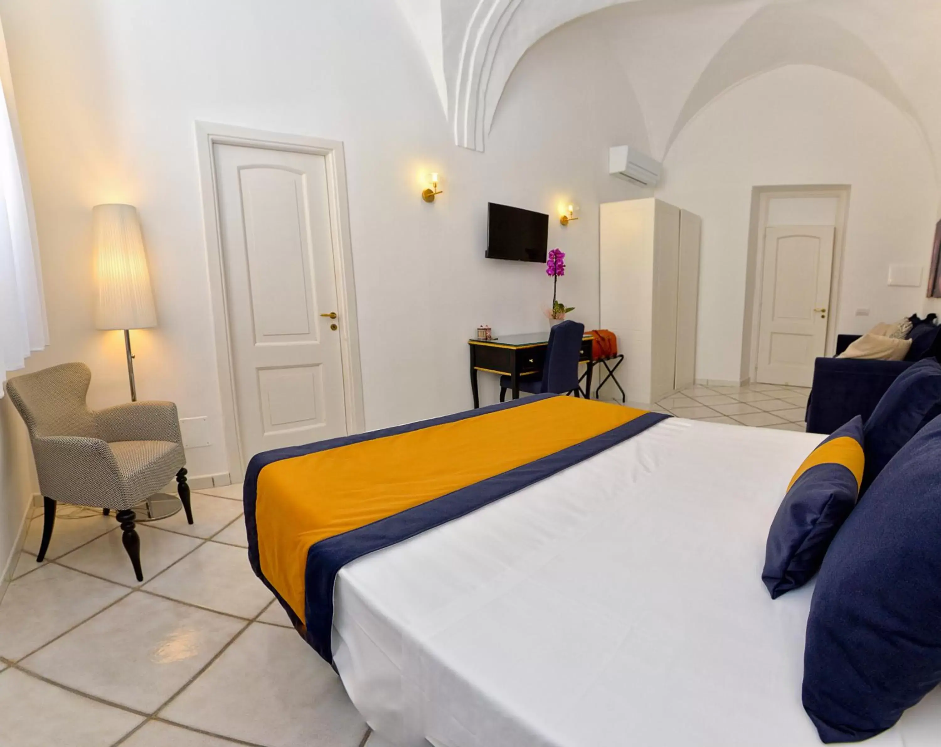 Shower, Bed in Amalfi Resort