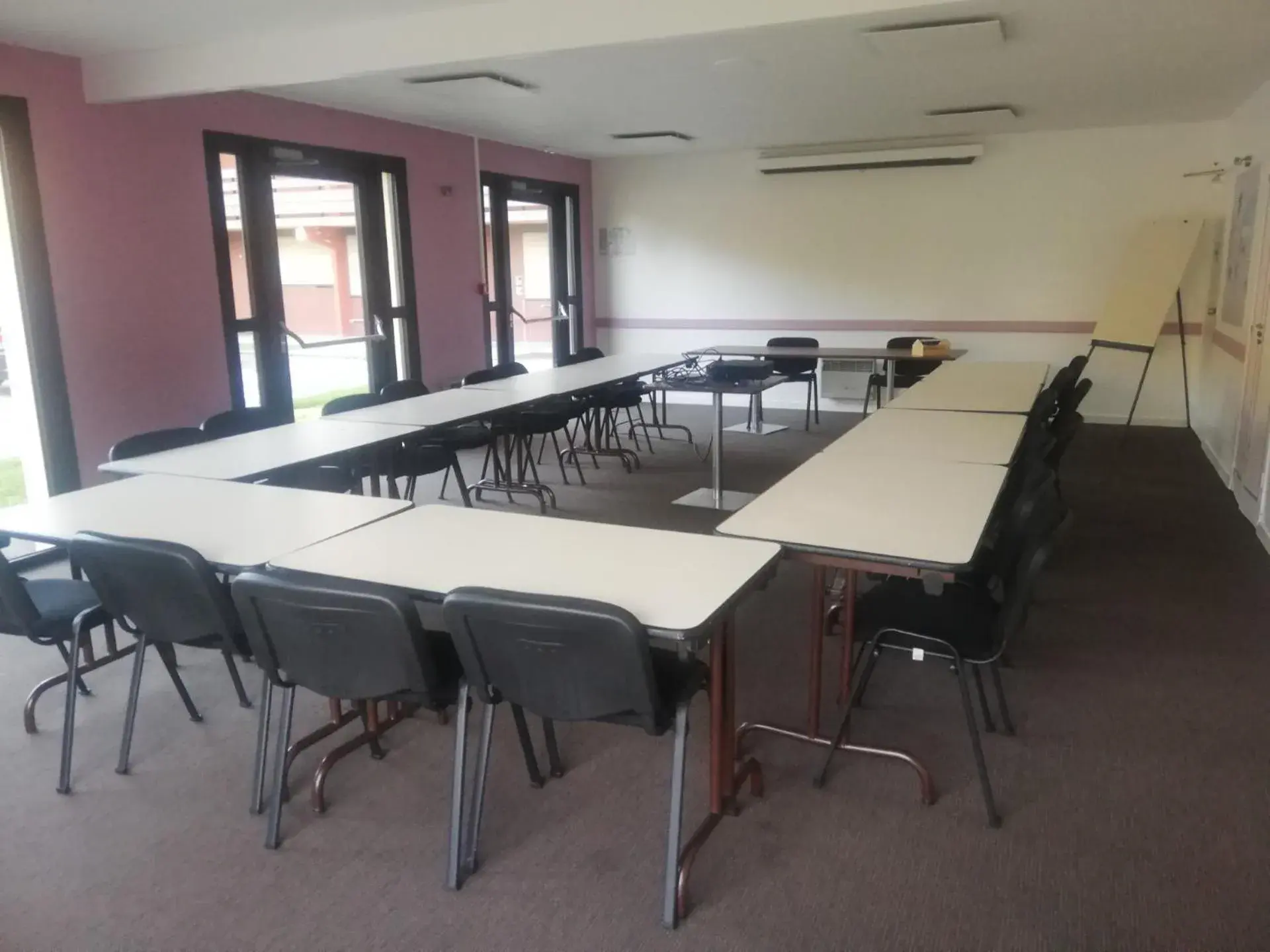 Meeting/conference room in Campanile Soissons