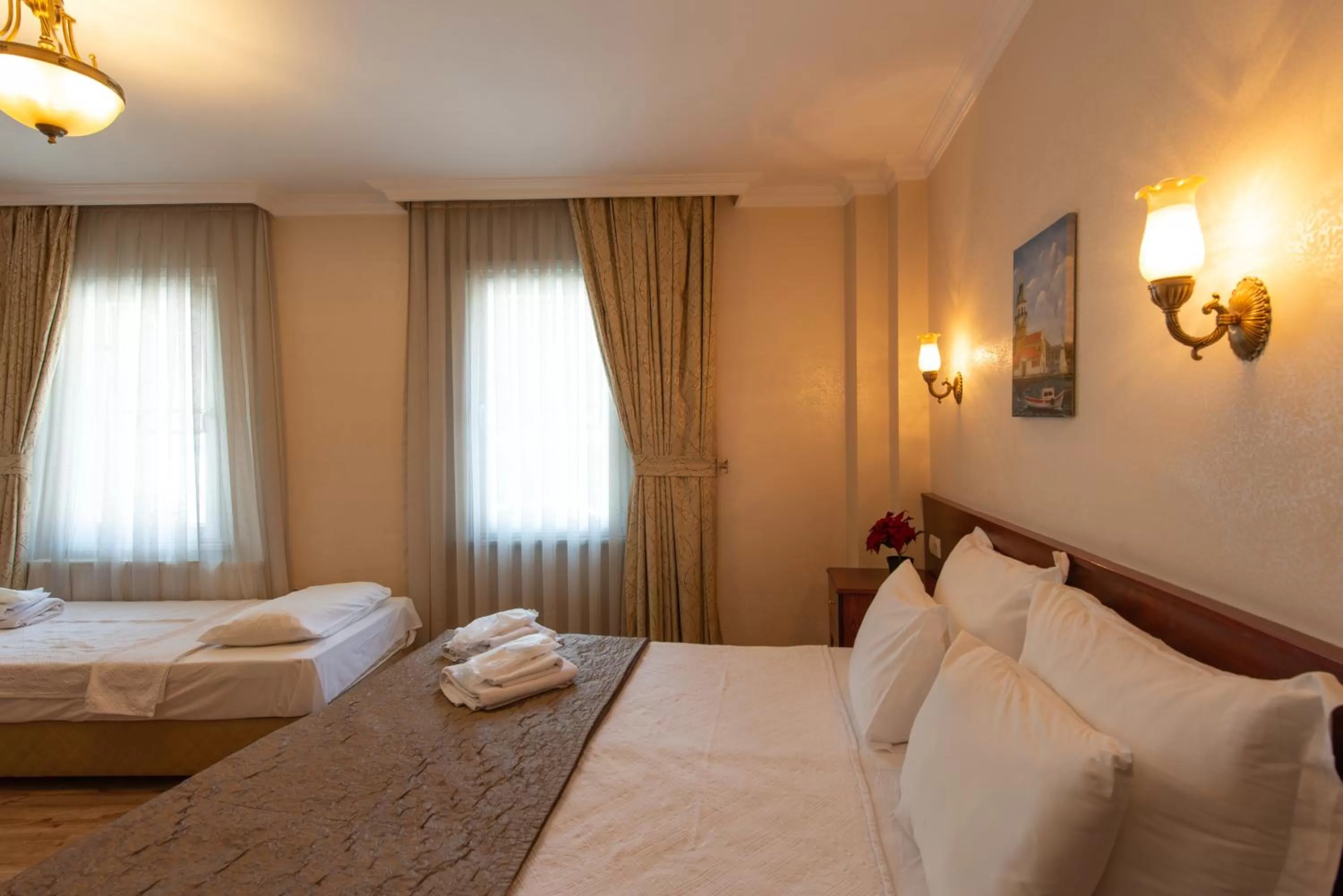 Photo of the whole room, Bed in Sultanahmet Cesme Hotel