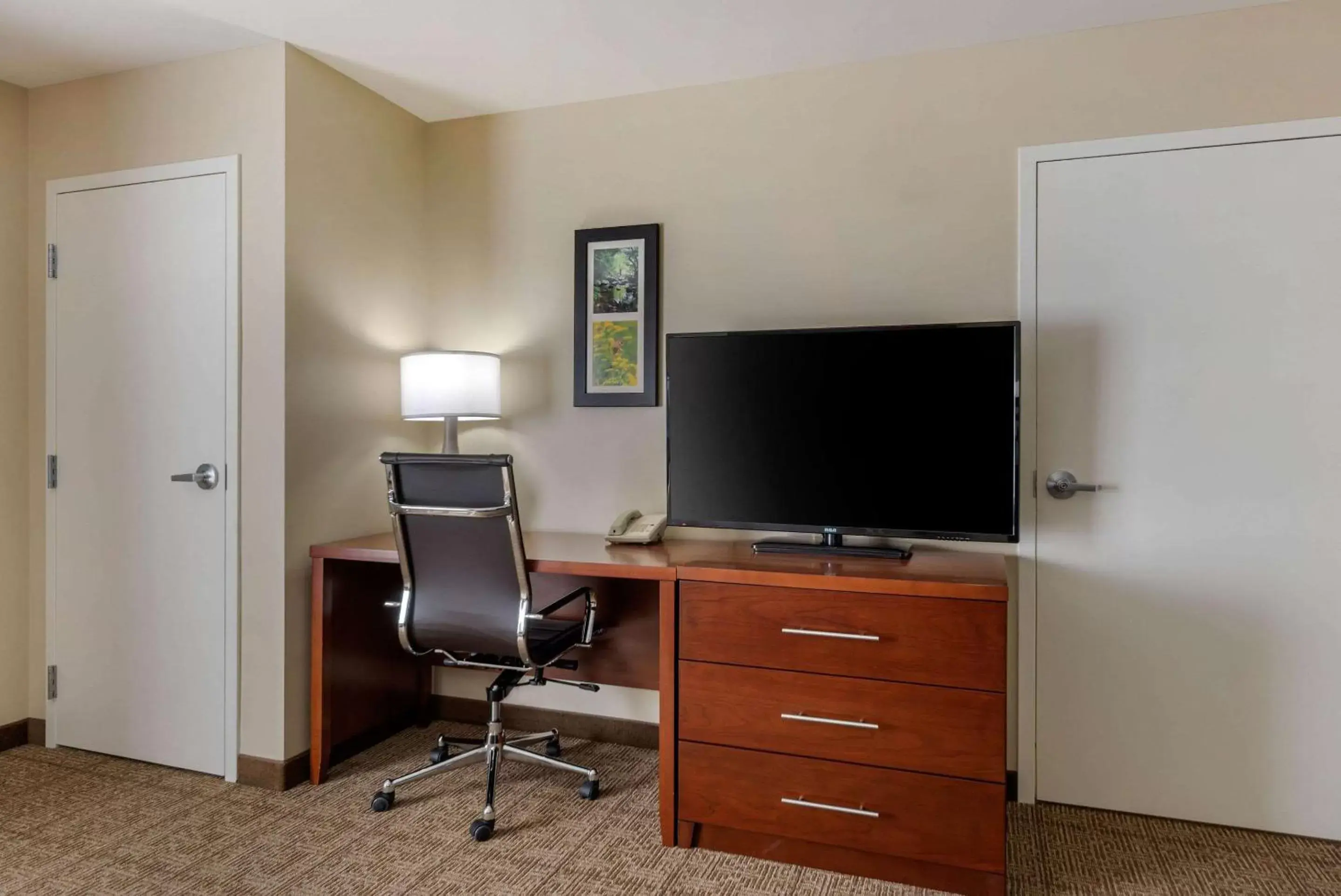 Photo of the whole room, TV/Entertainment Center in Comfort Inn & Suites Northern Kentucky