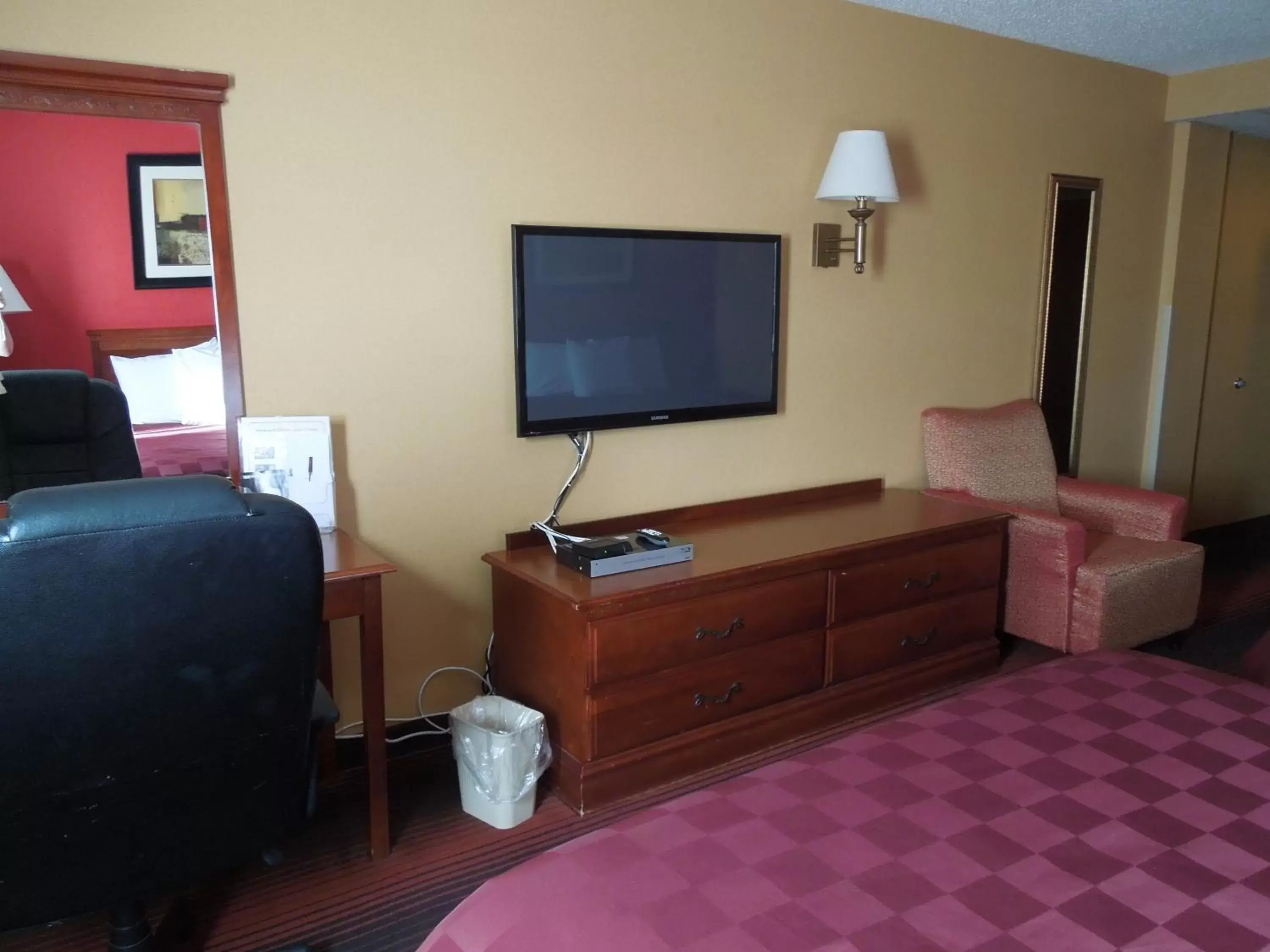 TV and multimedia, TV/Entertainment Center in Ramada by Wyndham East Orange