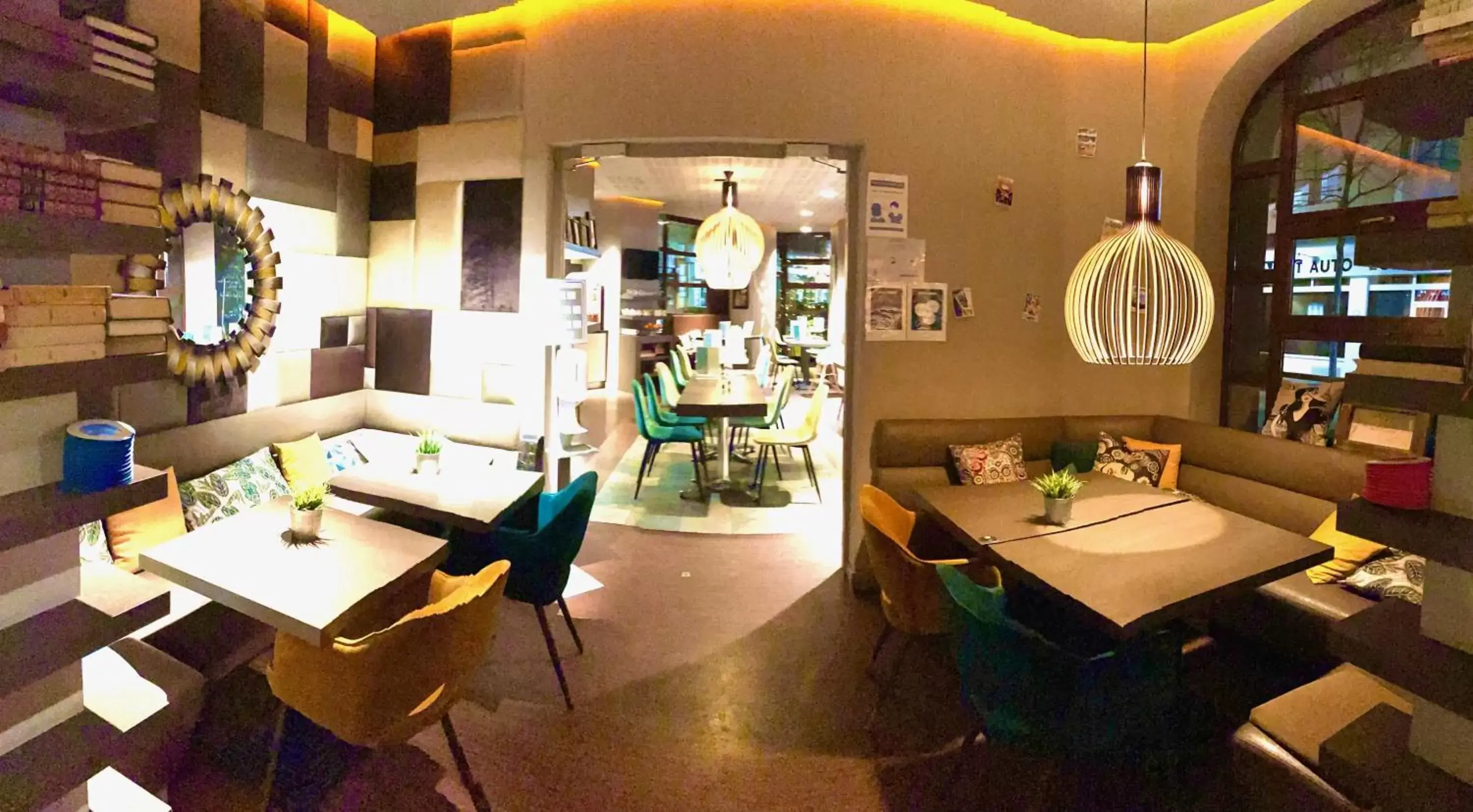Lounge or bar, Lounge/Bar in Kyriad Restaurant Centre Vichy