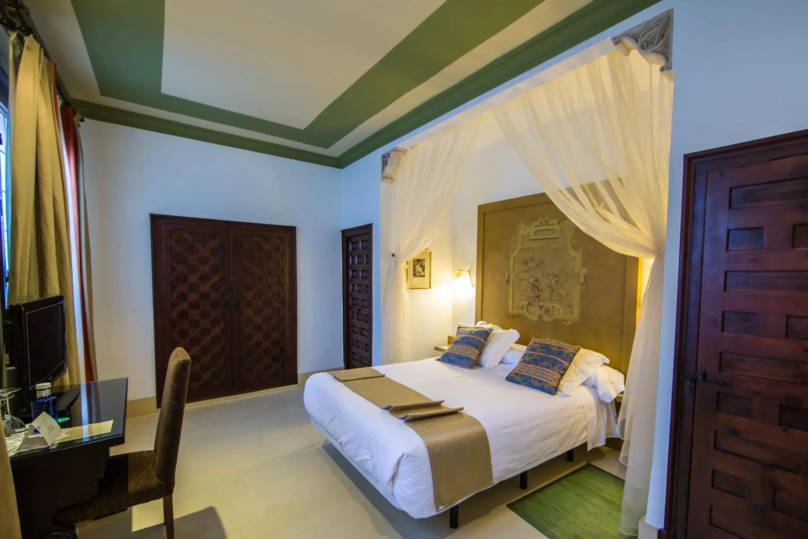 Photo of the whole room, Bed in Hotel Hacienda del Cardenal