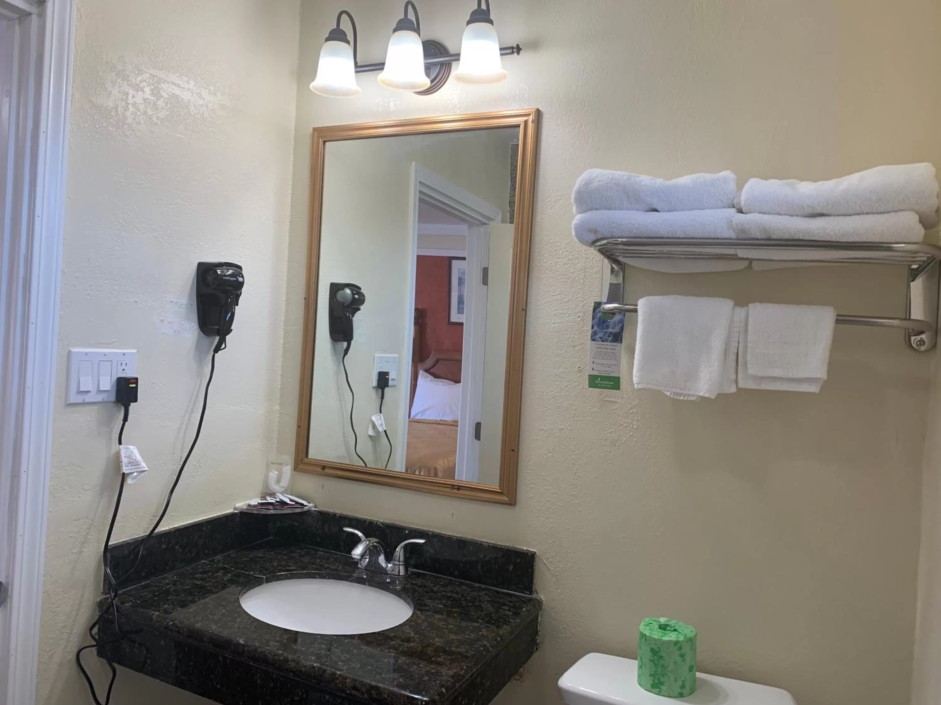 Bathroom in Wagon Wheel Motel