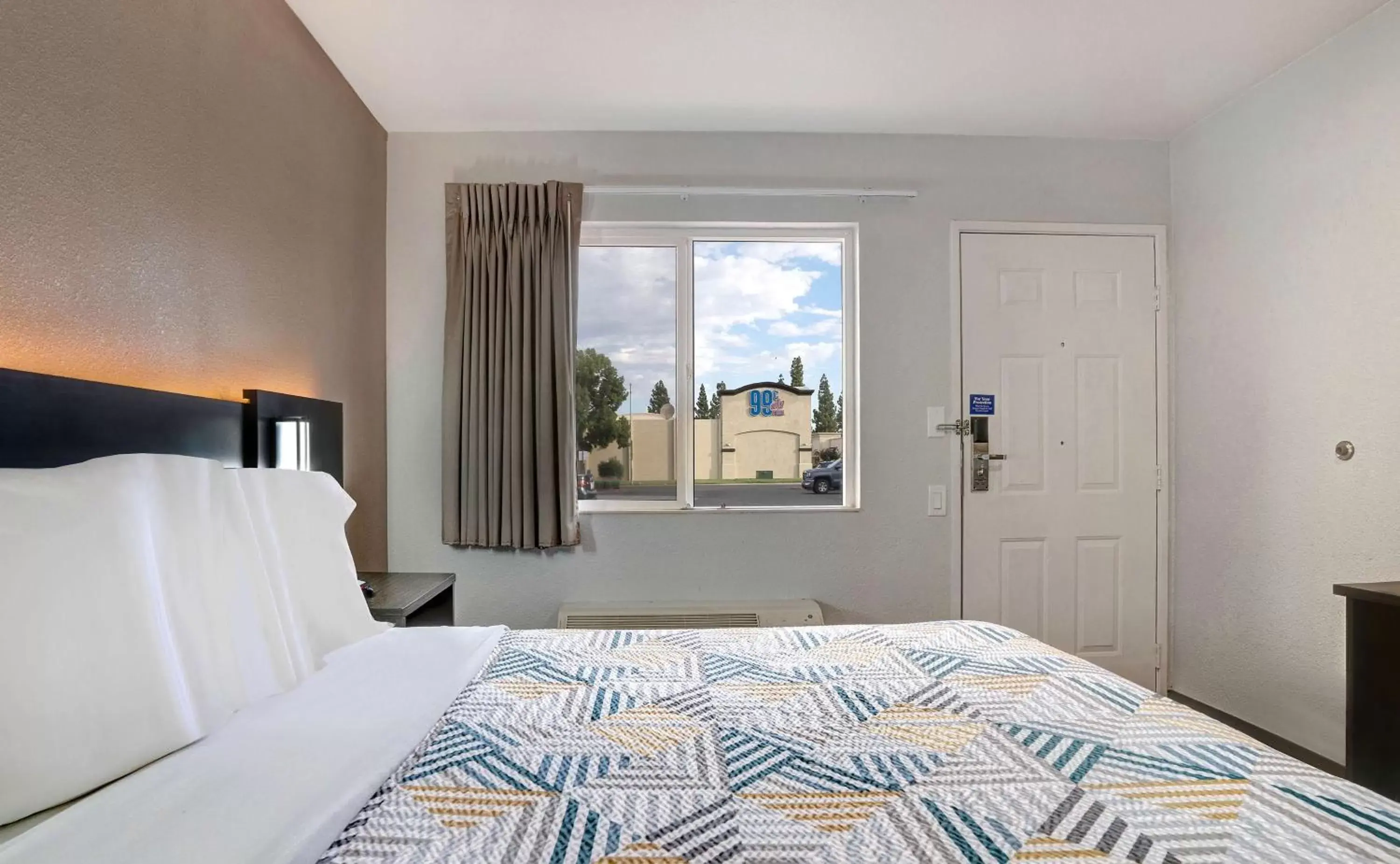 Bedroom, Bed in Motel 6-Rancho Cordova, CA - Rancho Cordova East