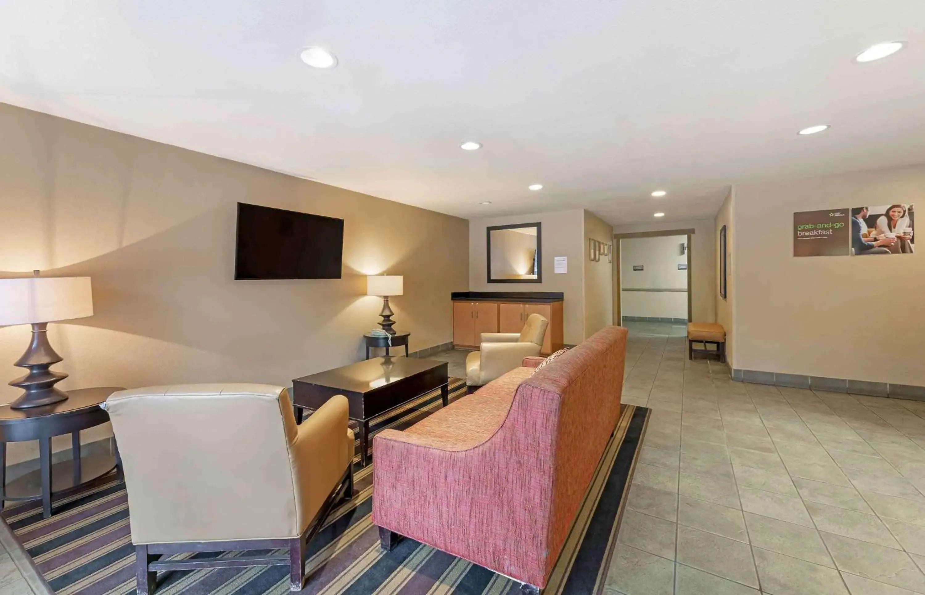 Lobby or reception, TV/Entertainment Center in Extended Stay America Suites - Cleveland - Westlake