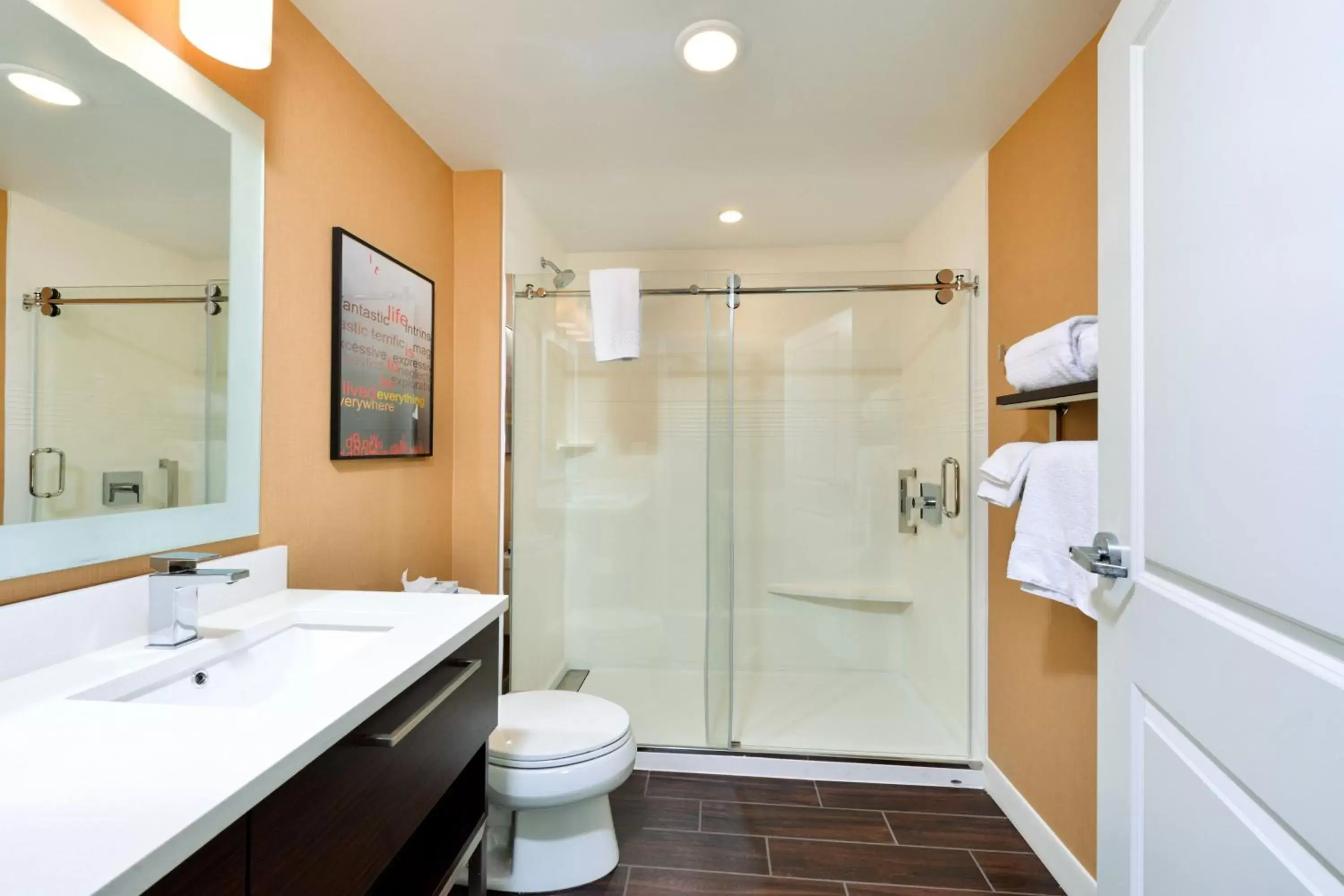 Bathroom in TownePlace Suites by Marriott Detroit Belleville