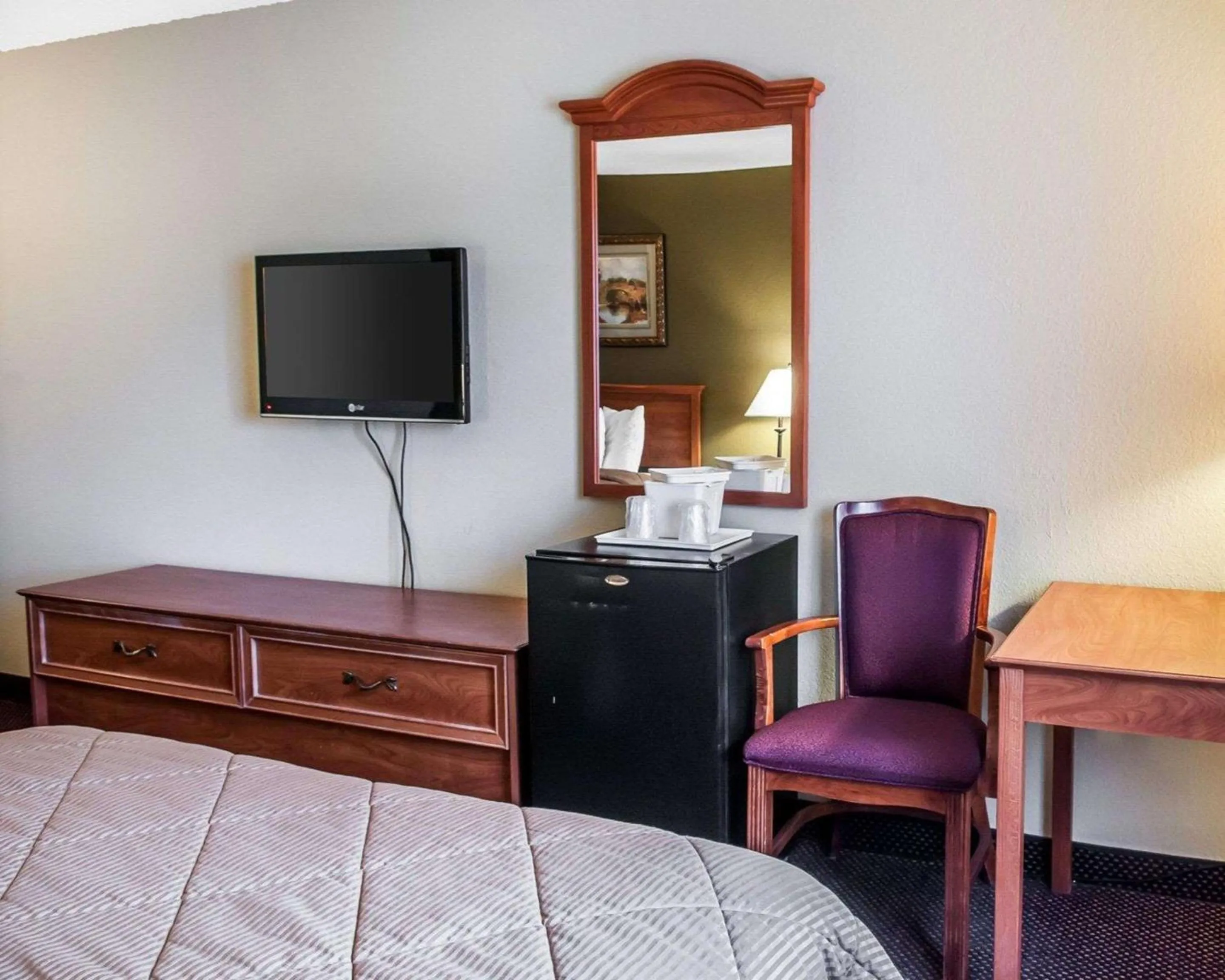 Photo of the whole room, Bed in Rodeway Inn Espanola