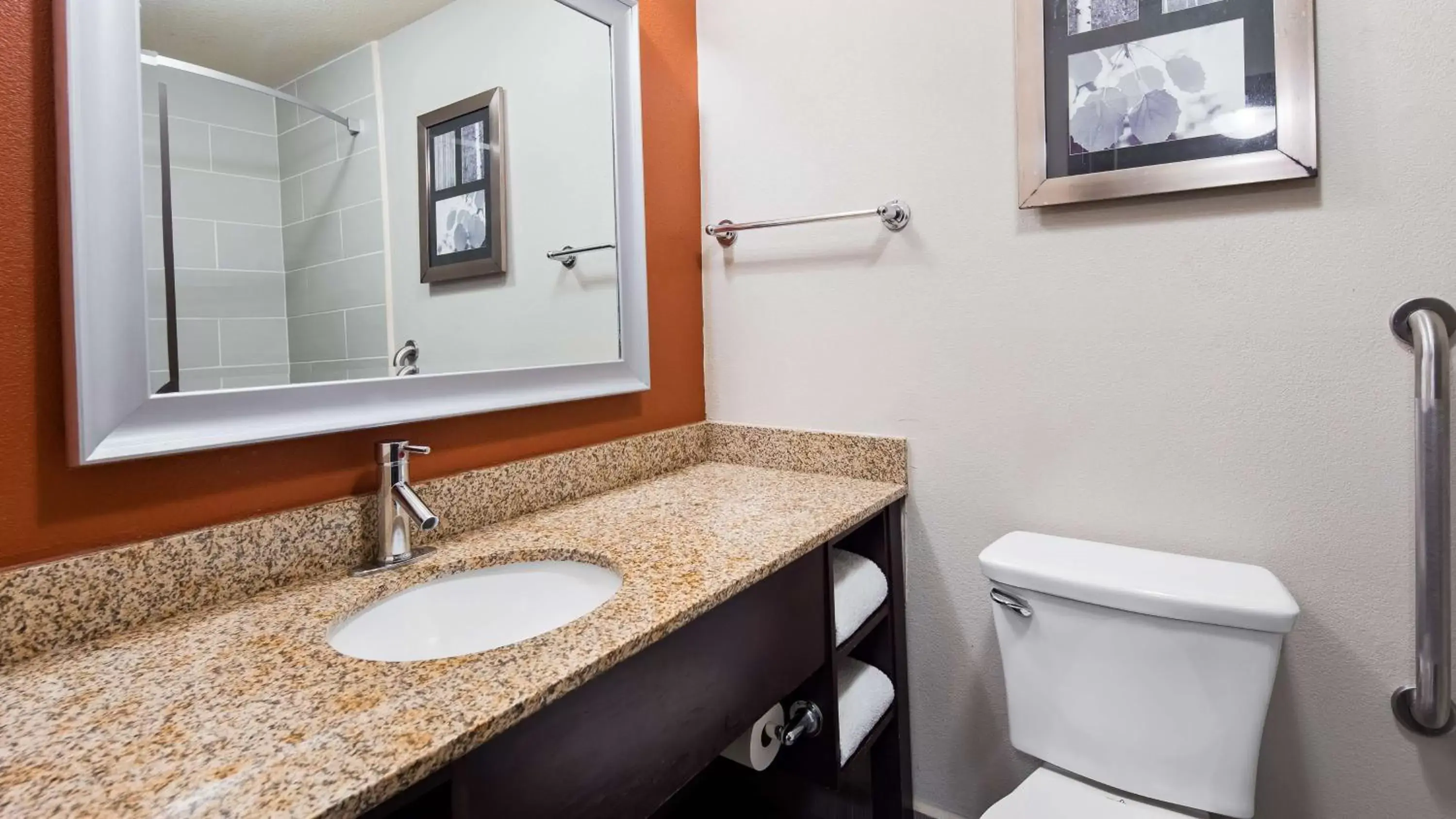 Photo of the whole room, Bathroom in Best Western Plus Lee's Summit Hotel & Suites