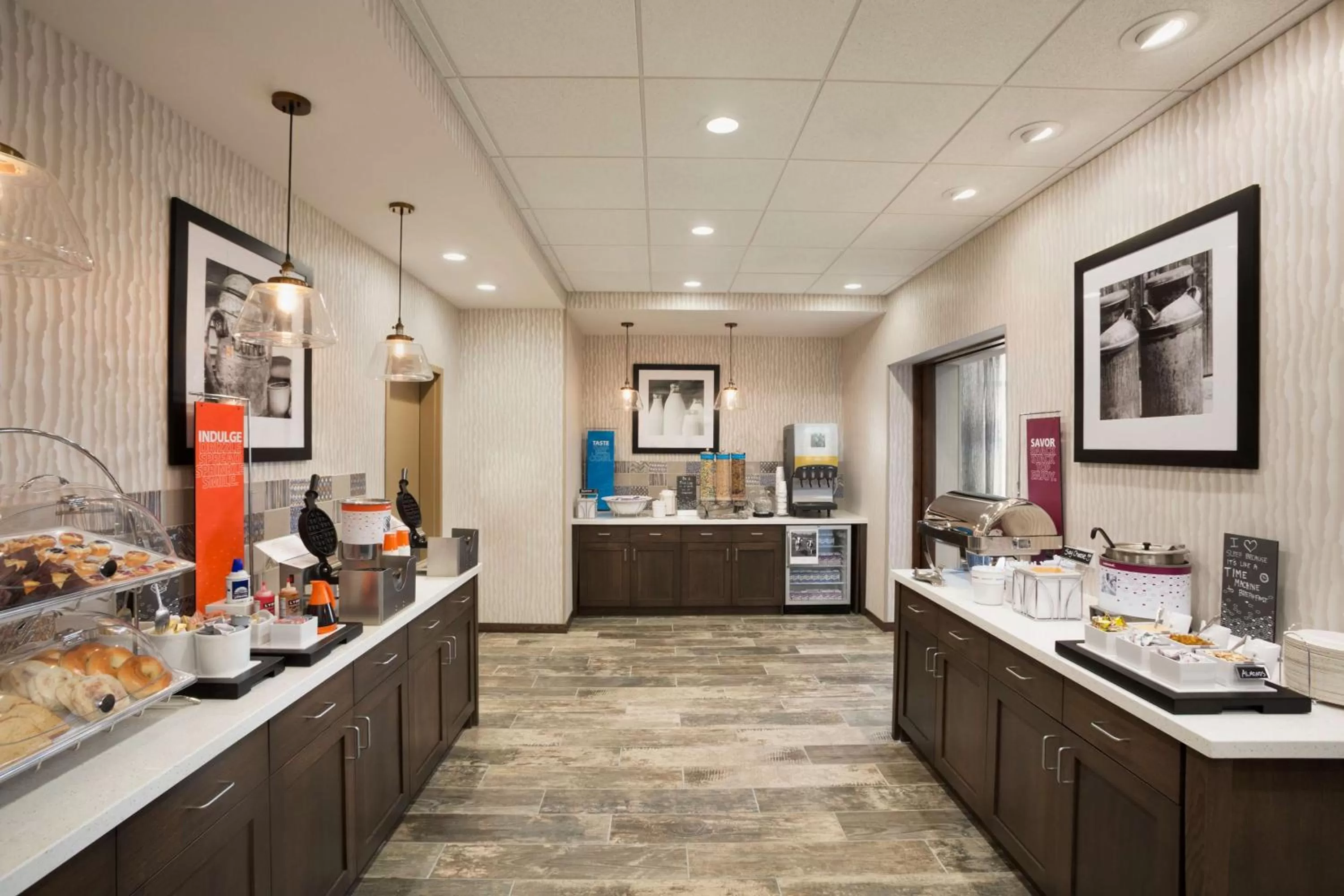 Dining area in Hampton Inn Salt Lake City Cottonwood