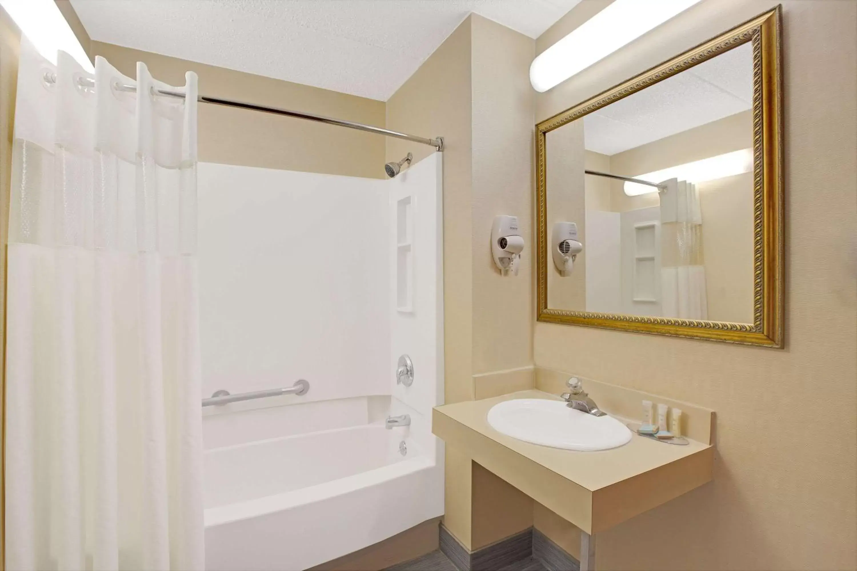 Photo of the whole room, Bathroom in Travelodge by Wyndham Parsippany