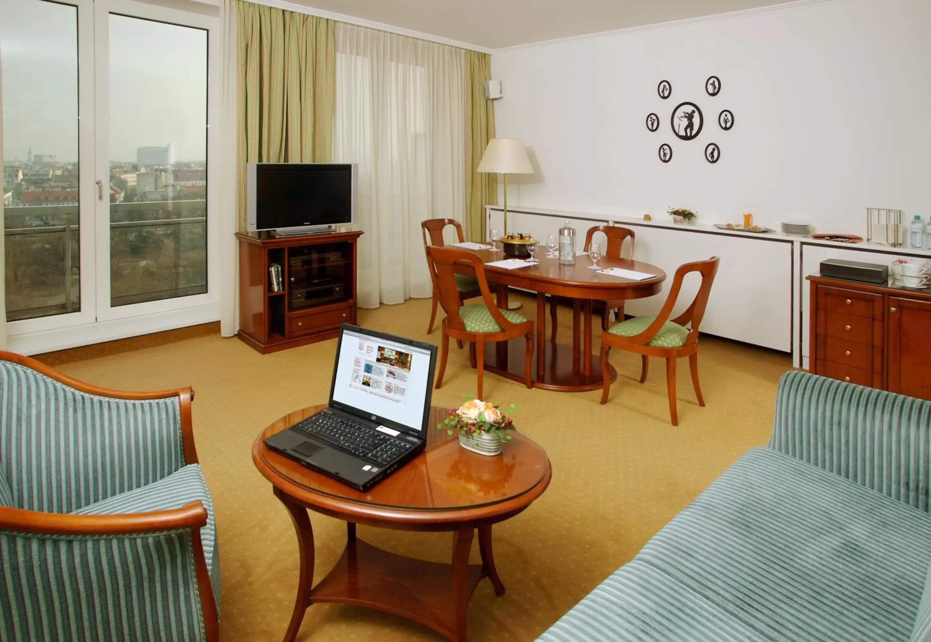 View (from property/room), TV/Entertainment Center in Hotel Am Parkring