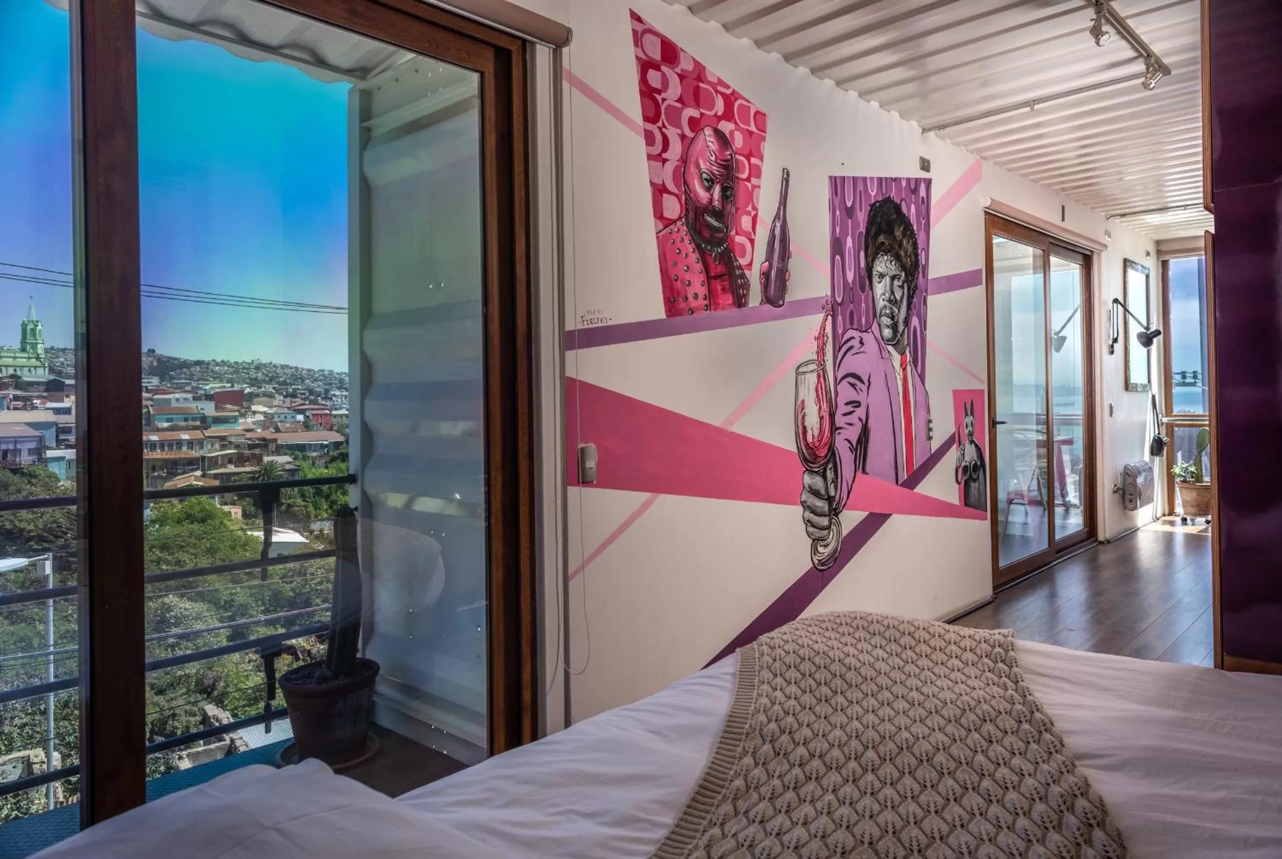 Bed in Hotel Winebox Valparaiso