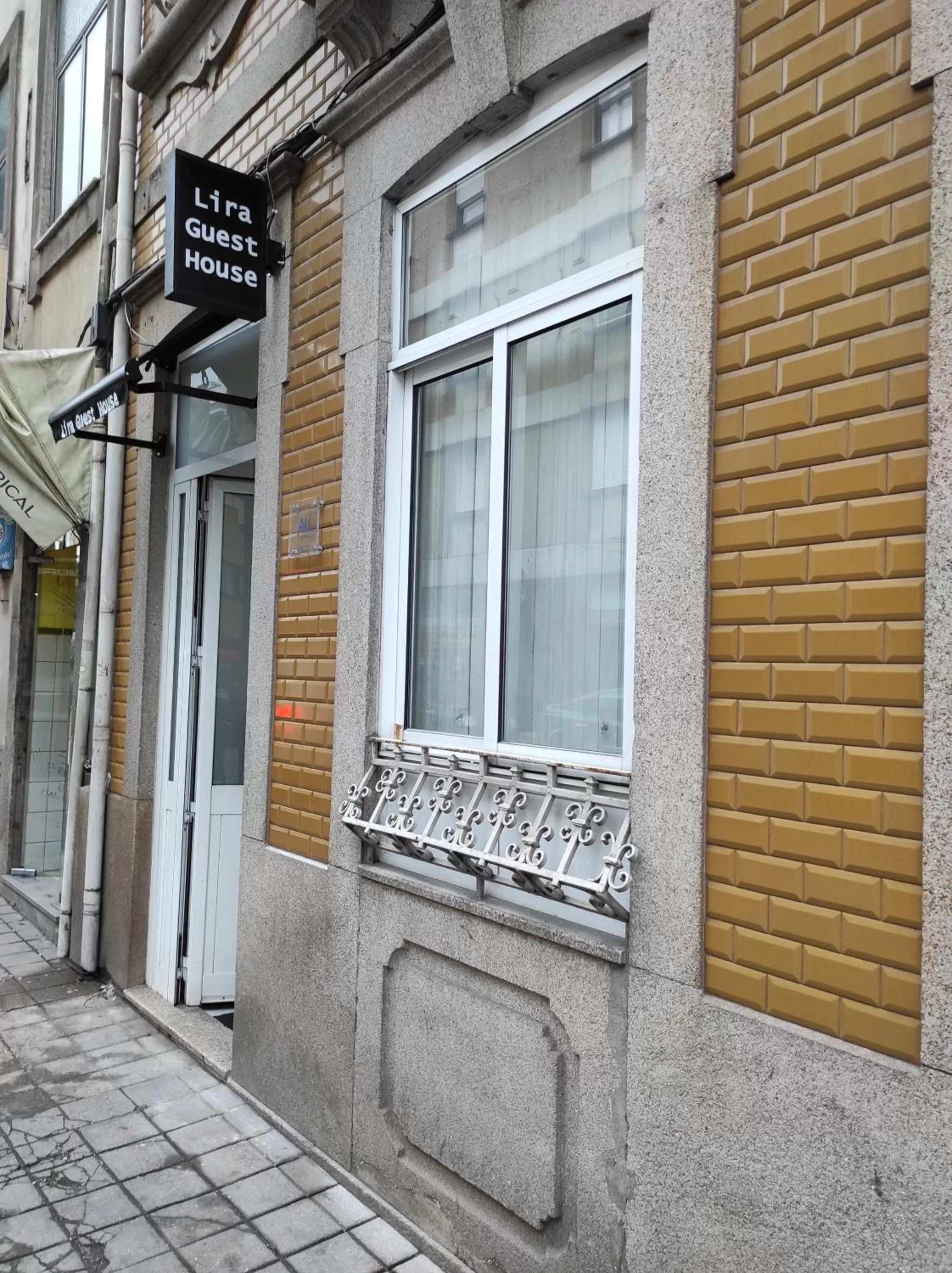 Facade/entrance in Lira Guest House B&B